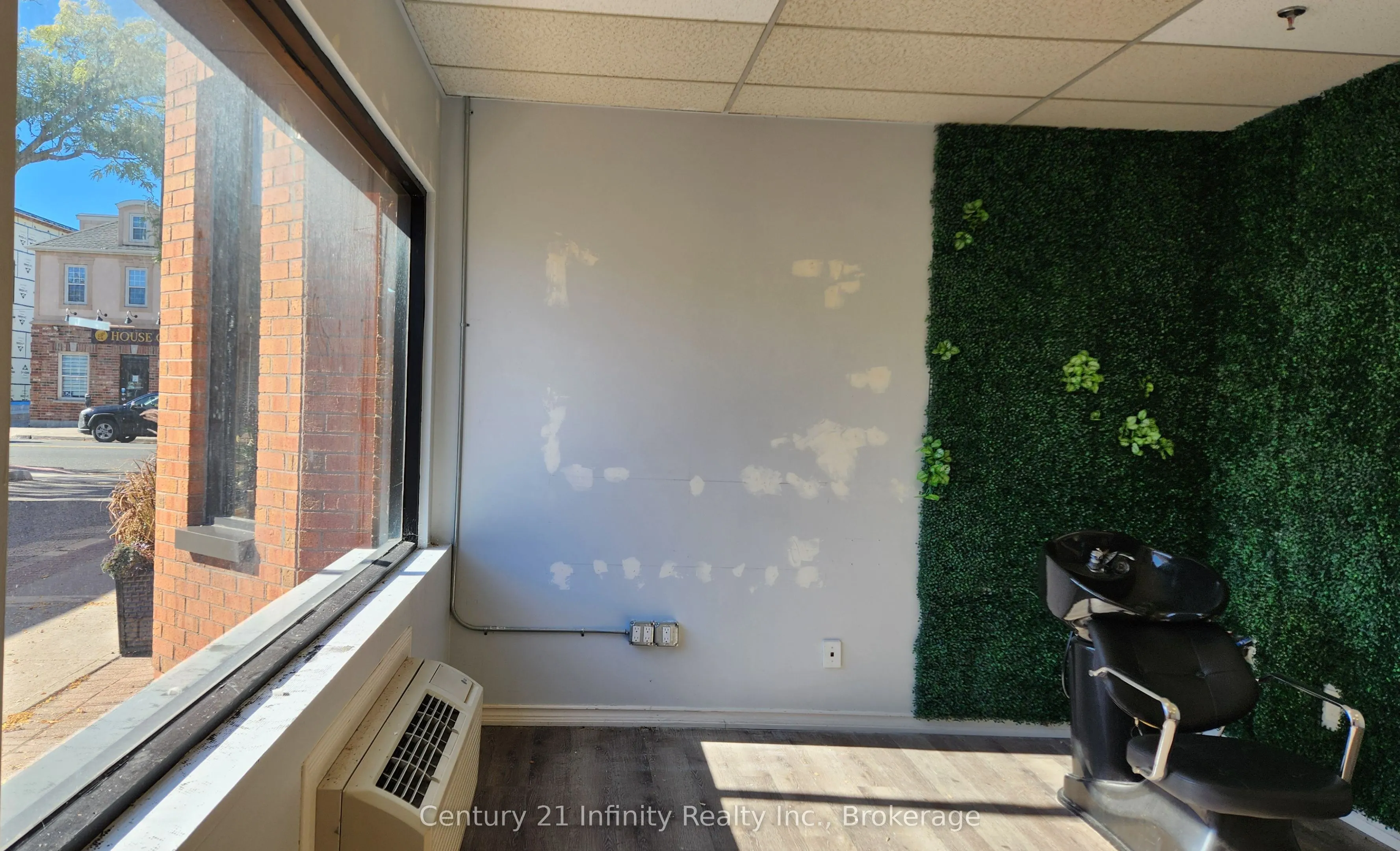153 Brock Street N #3