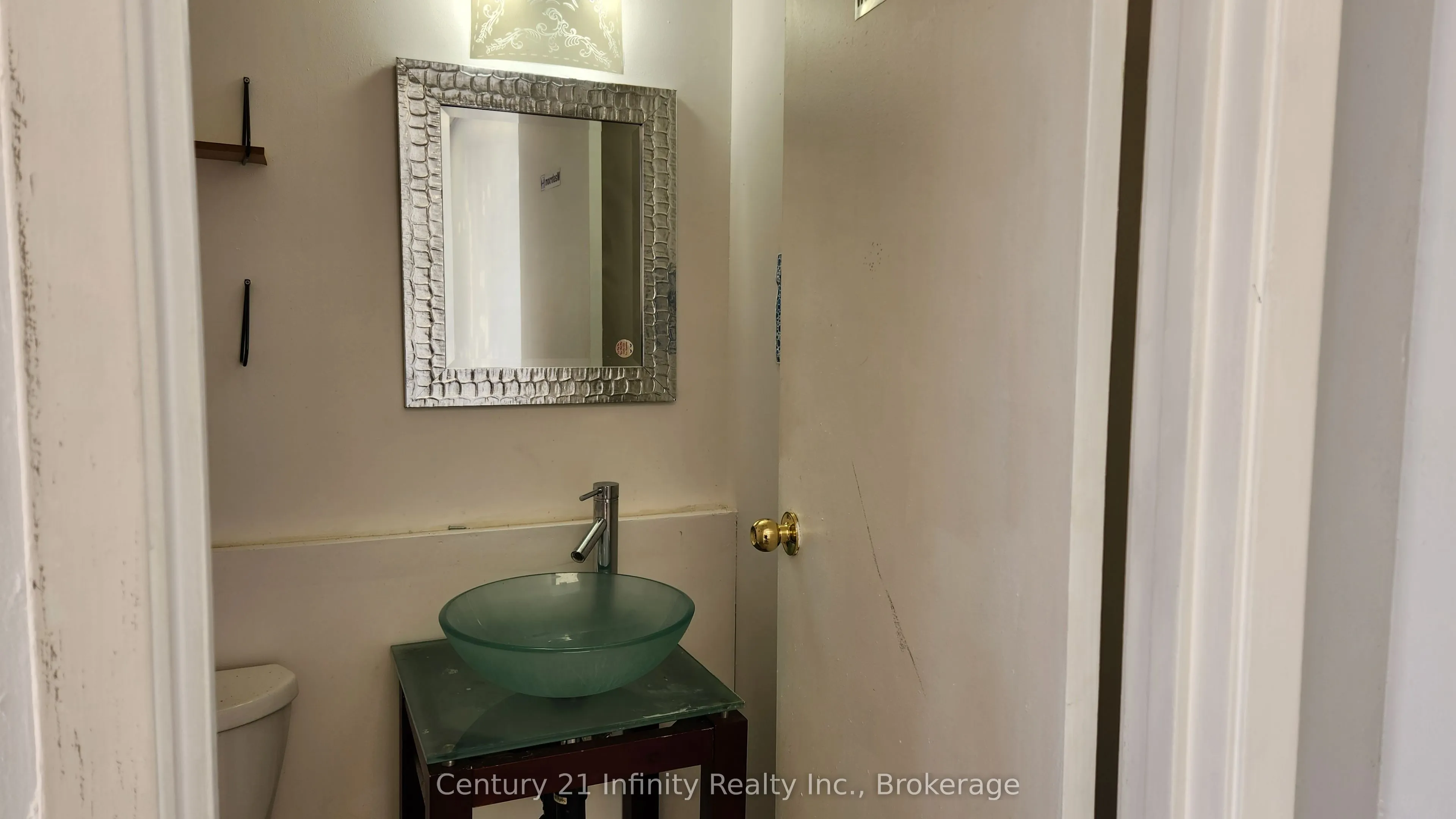 153 Brock Street N #3