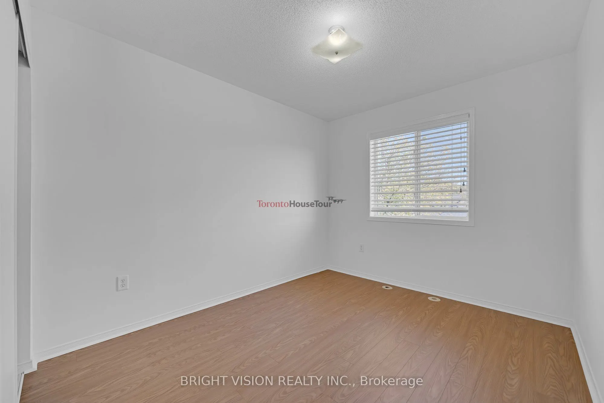 1543 Hummingbird Court