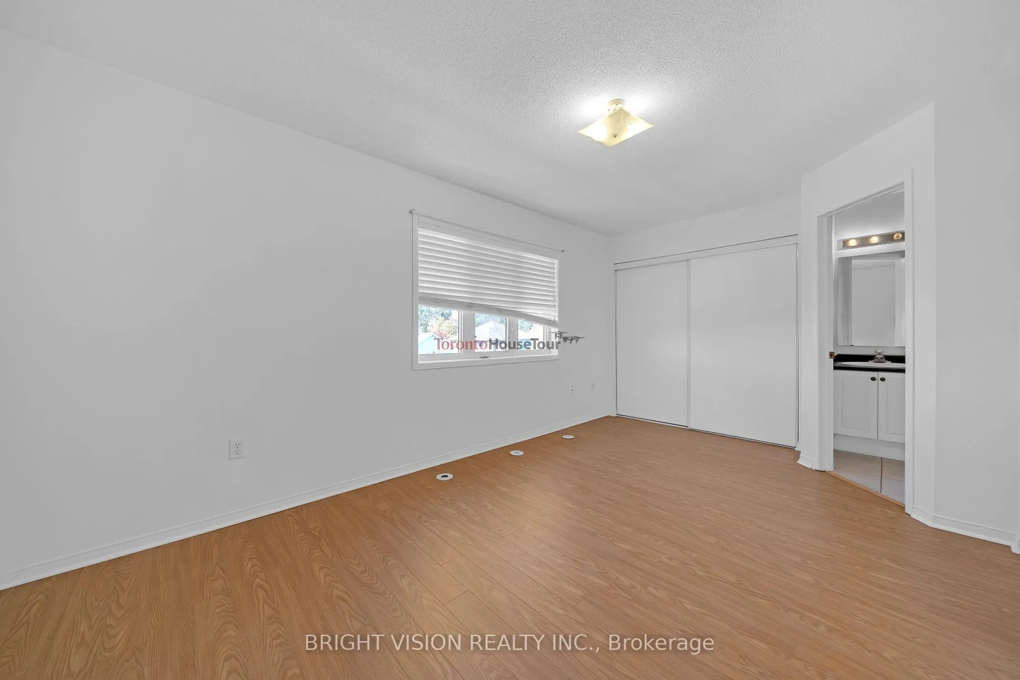 1543 Hummingbird Court