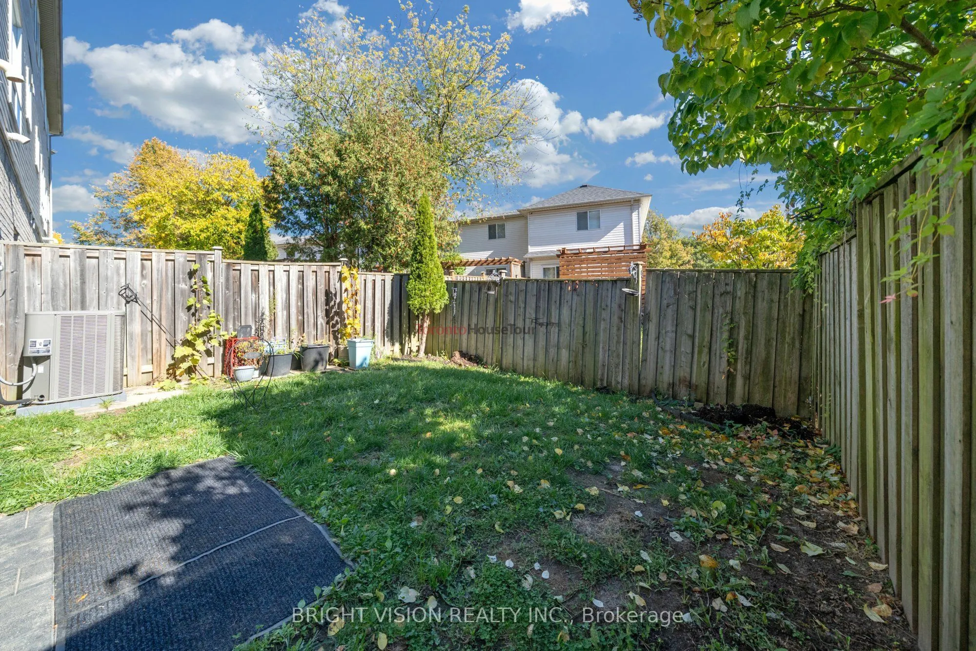 1543 Hummingbird Court