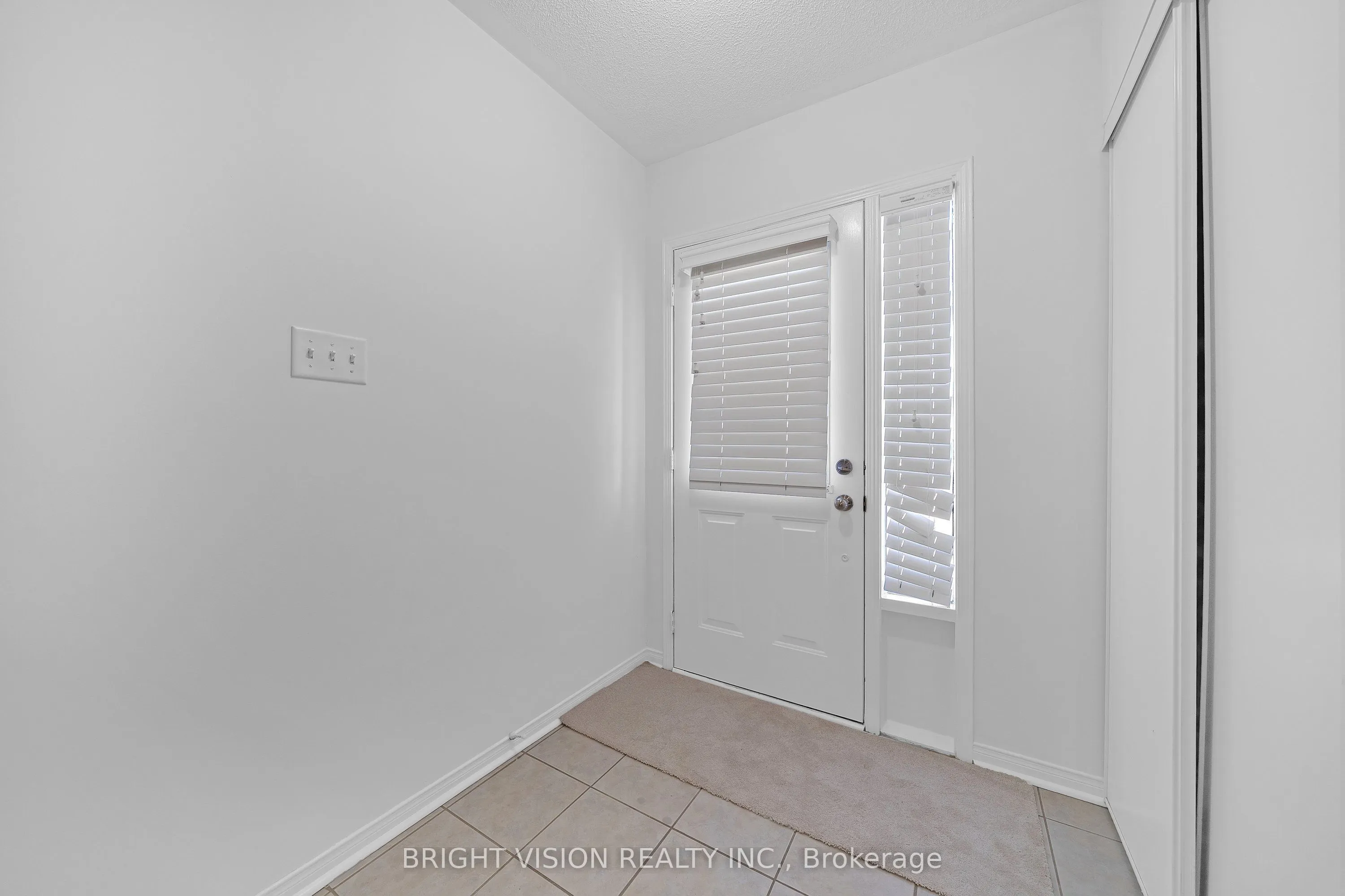 1543 Hummingbird Court