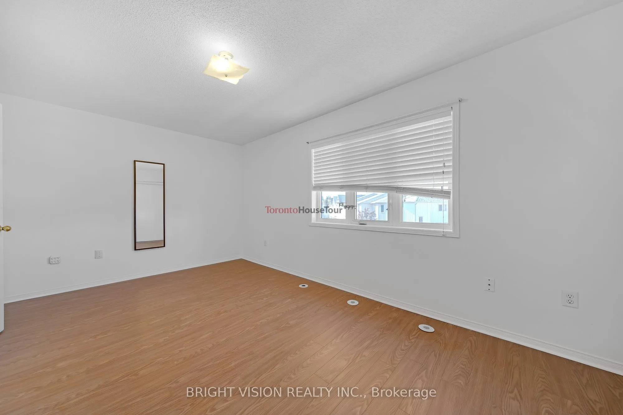 1543 Hummingbird Court
