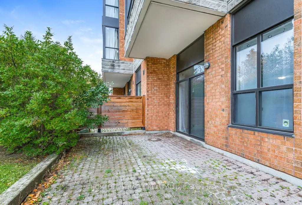 8 Silver bell Grove #102
