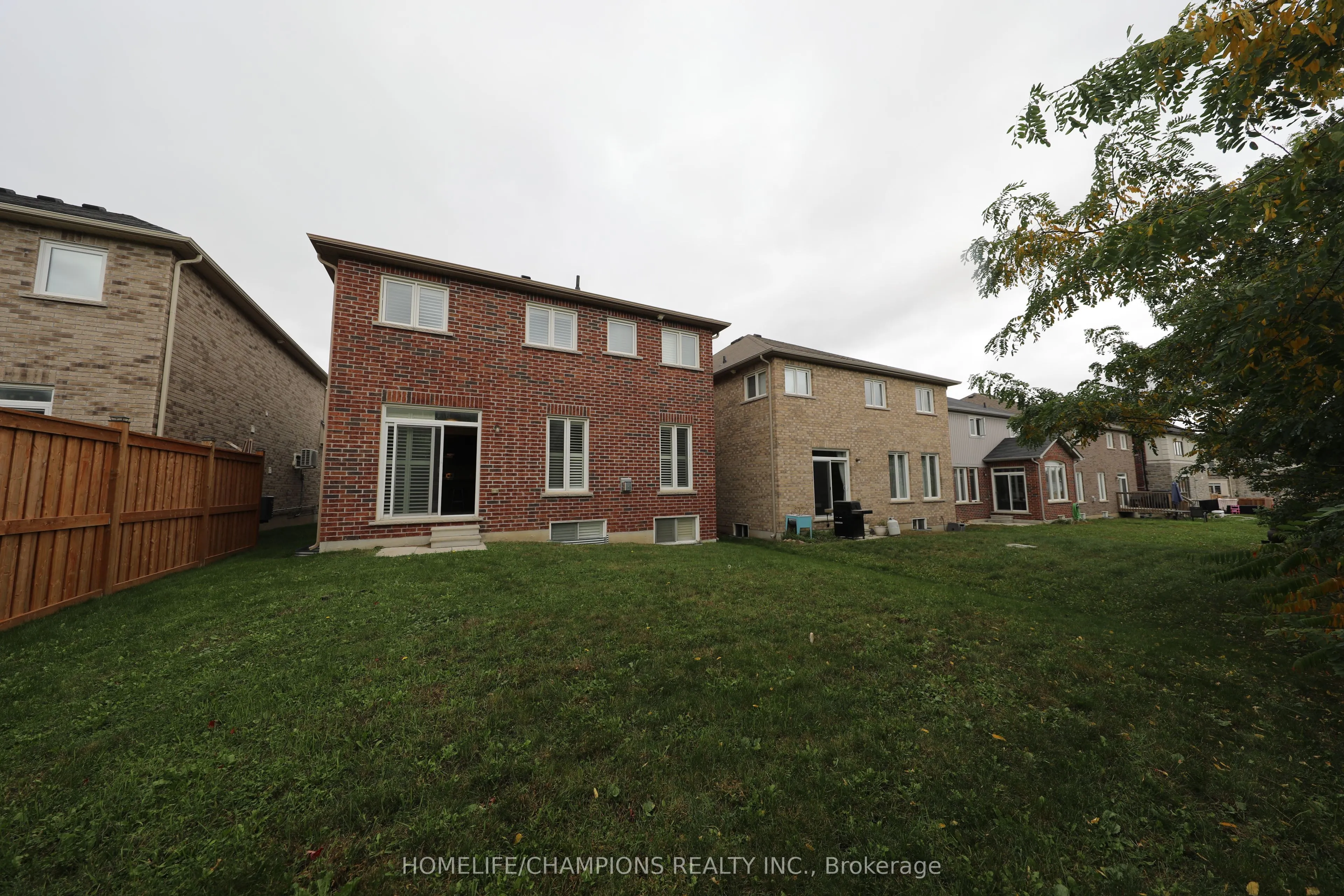 211 Northglen Boulevard