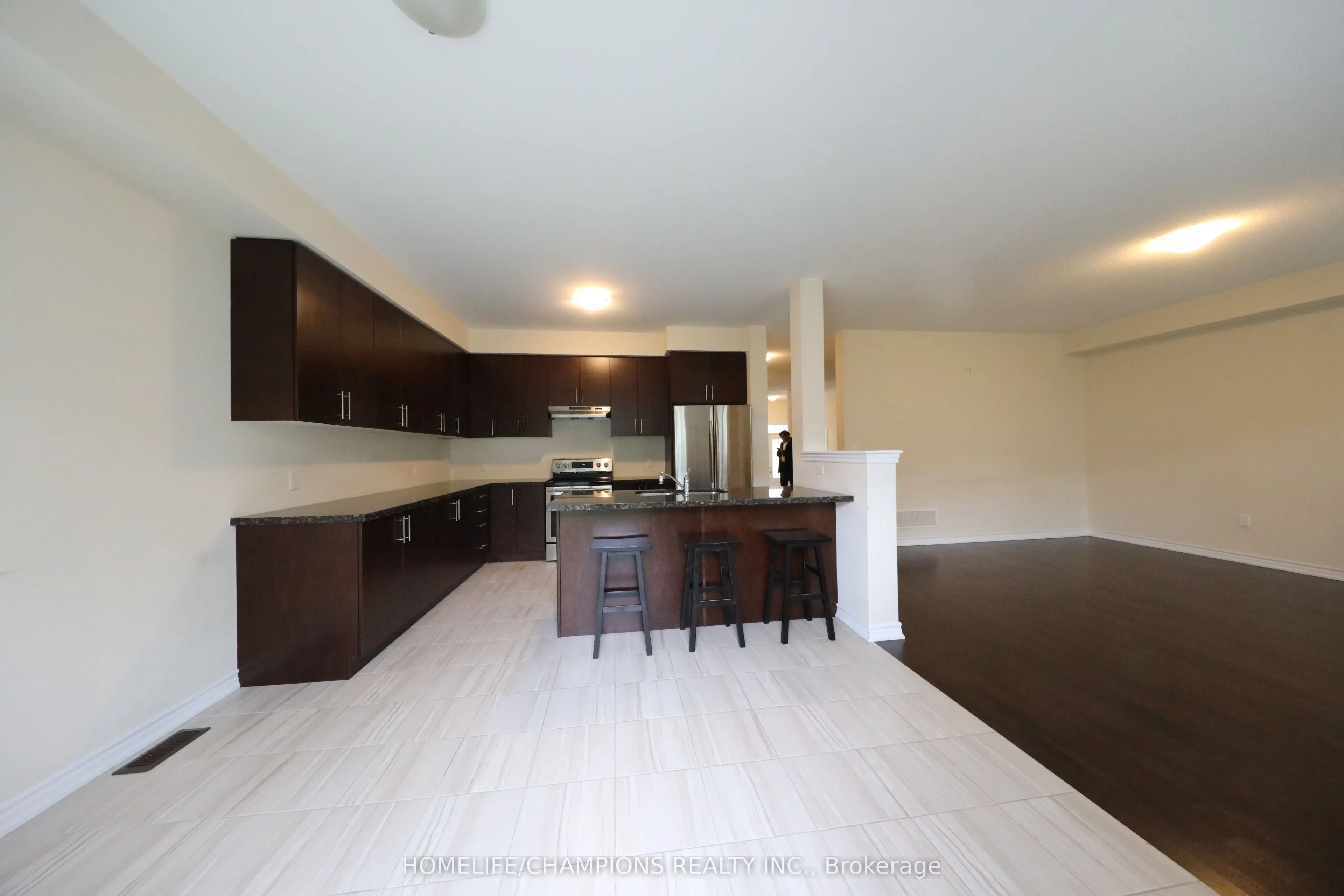 211 Northglen Boulevard