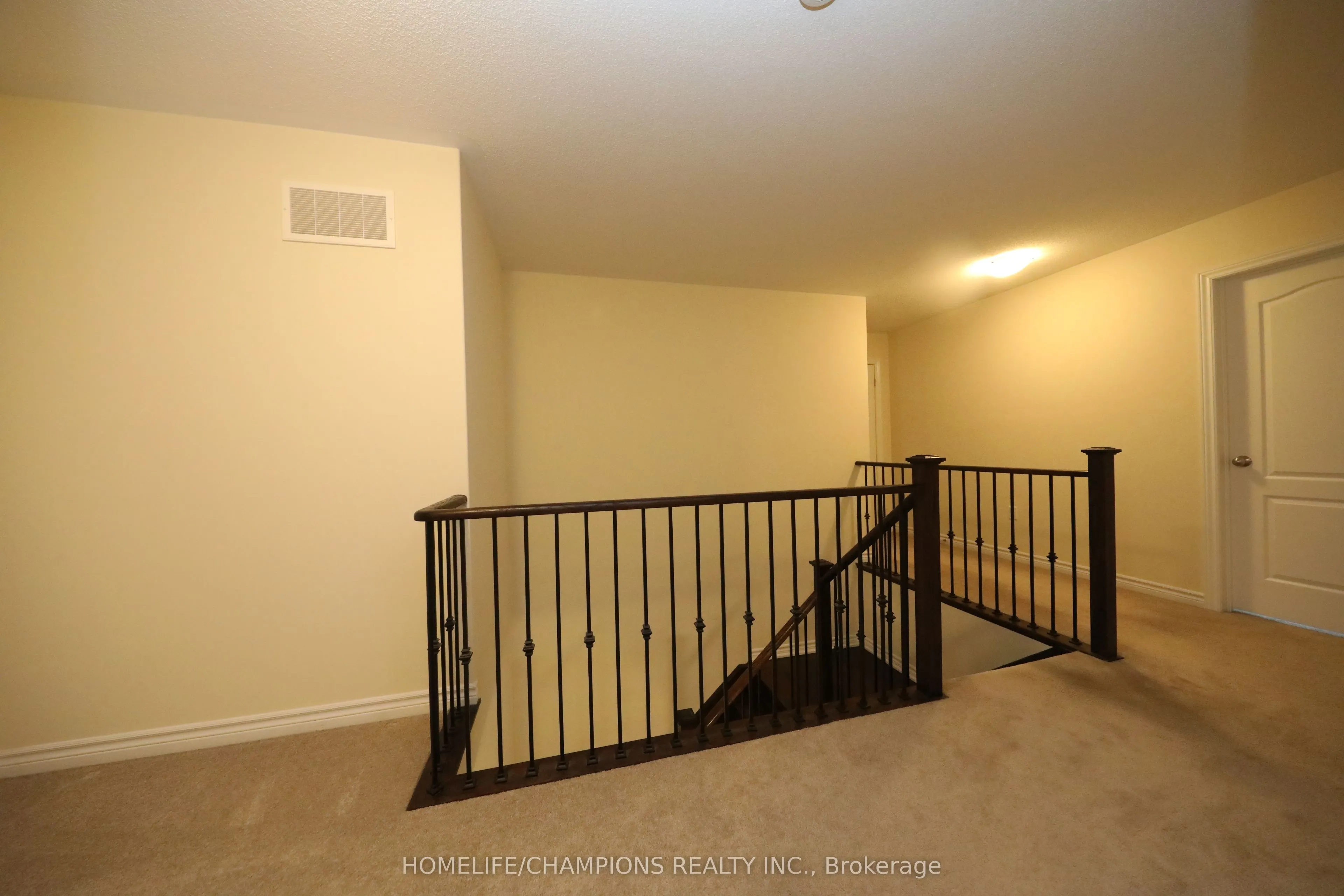 211 Northglen Boulevard