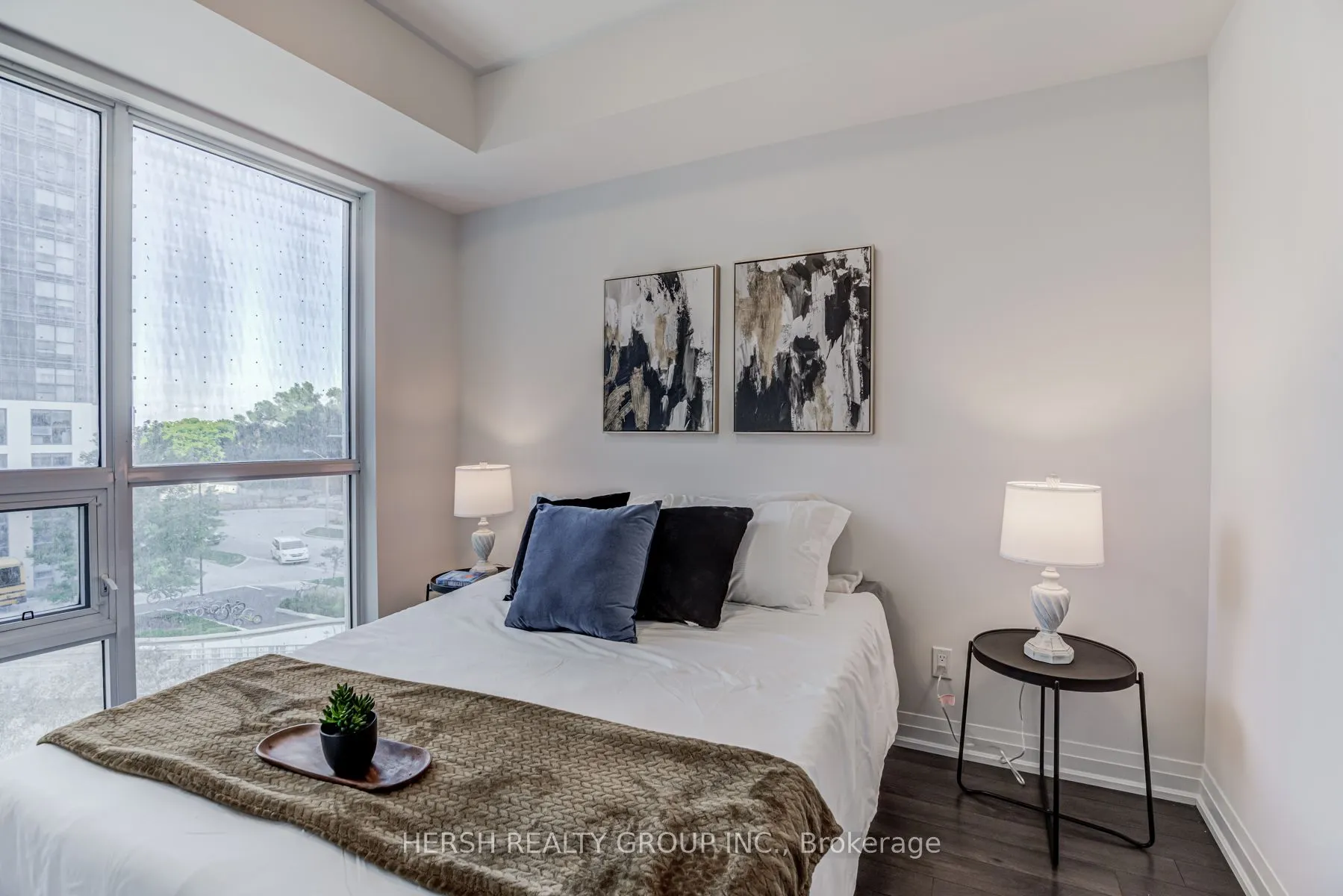 10 Meadowglen Place #201
