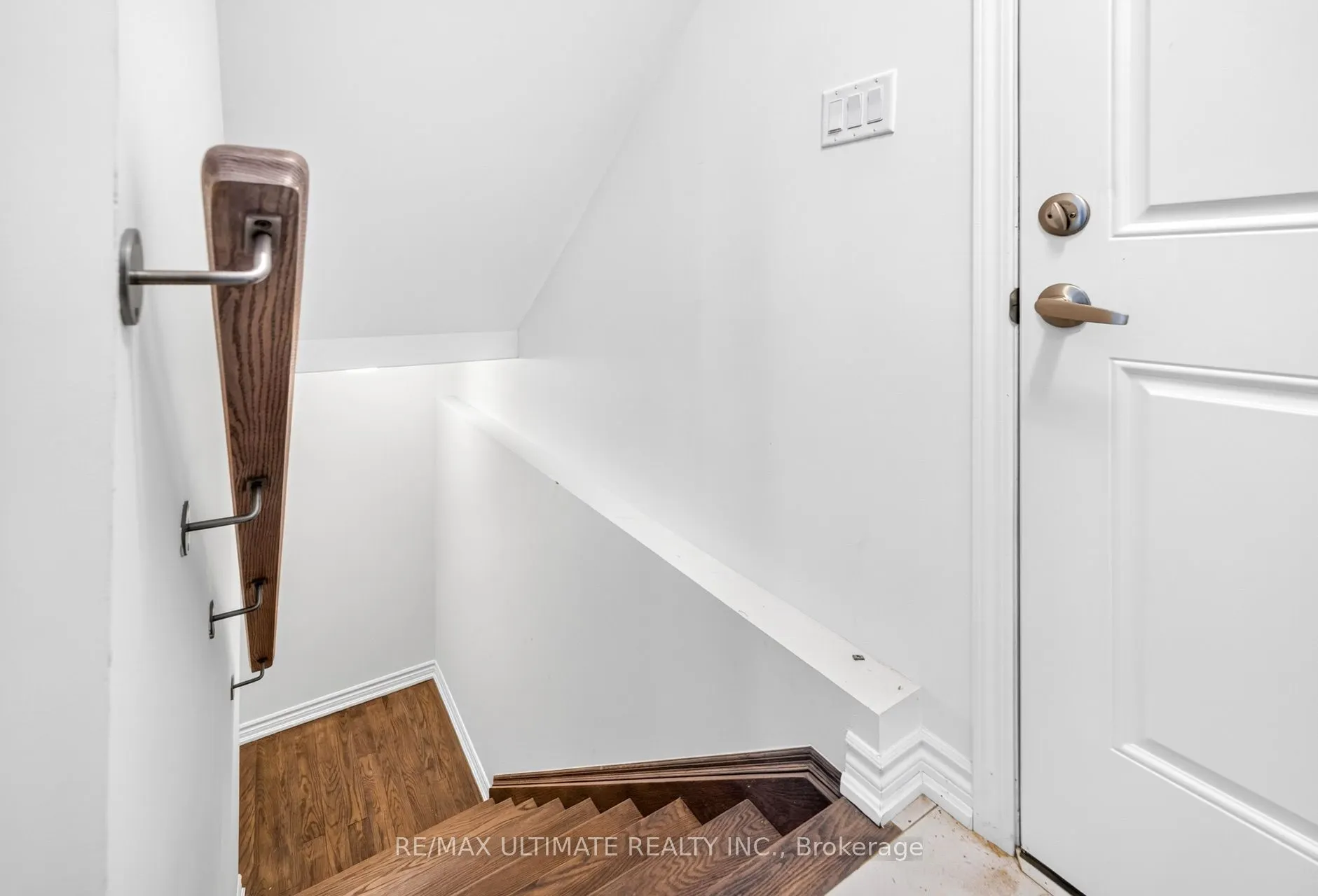 2885 Foxden Square