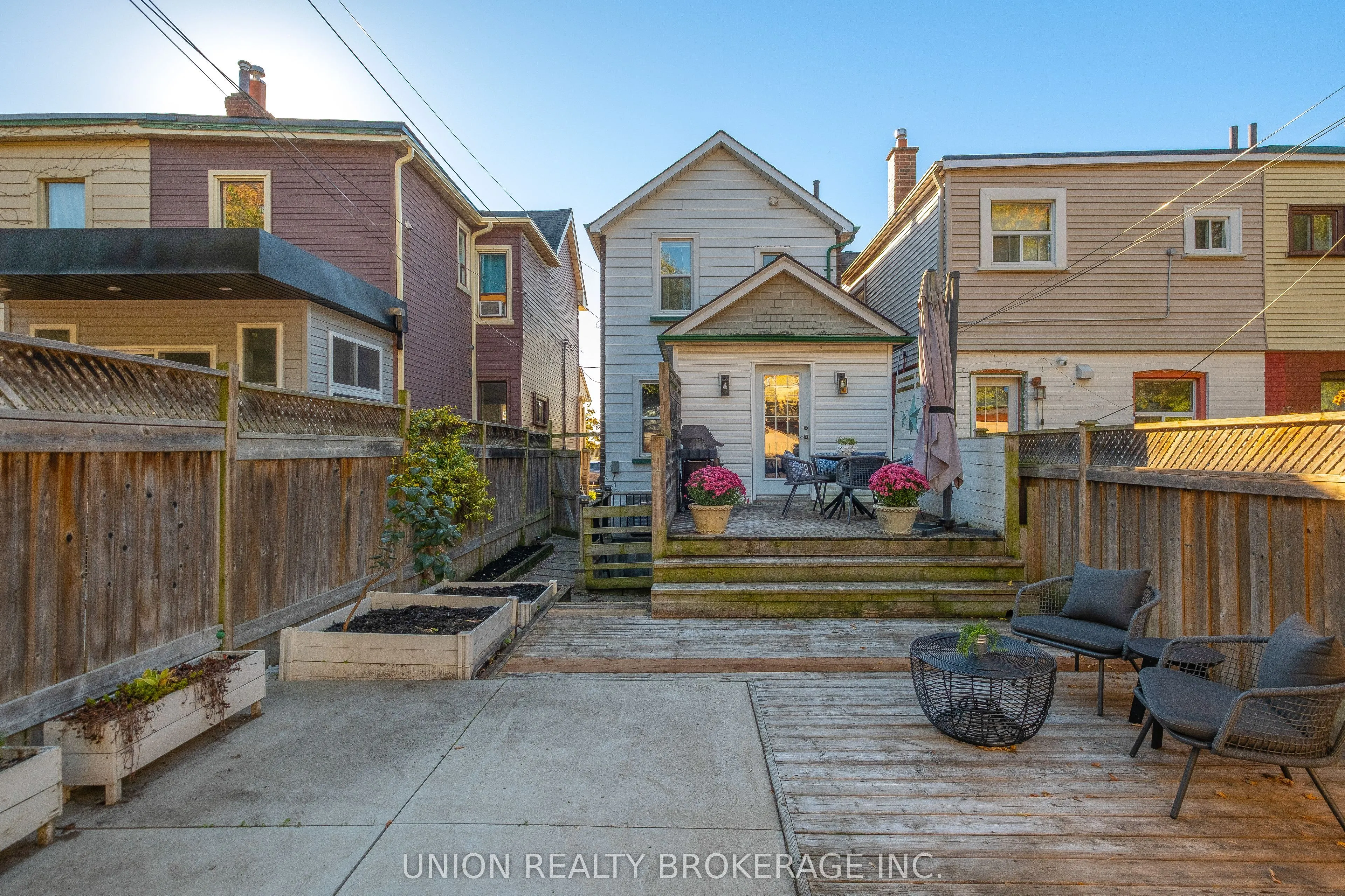 100 Oakvale Avenue