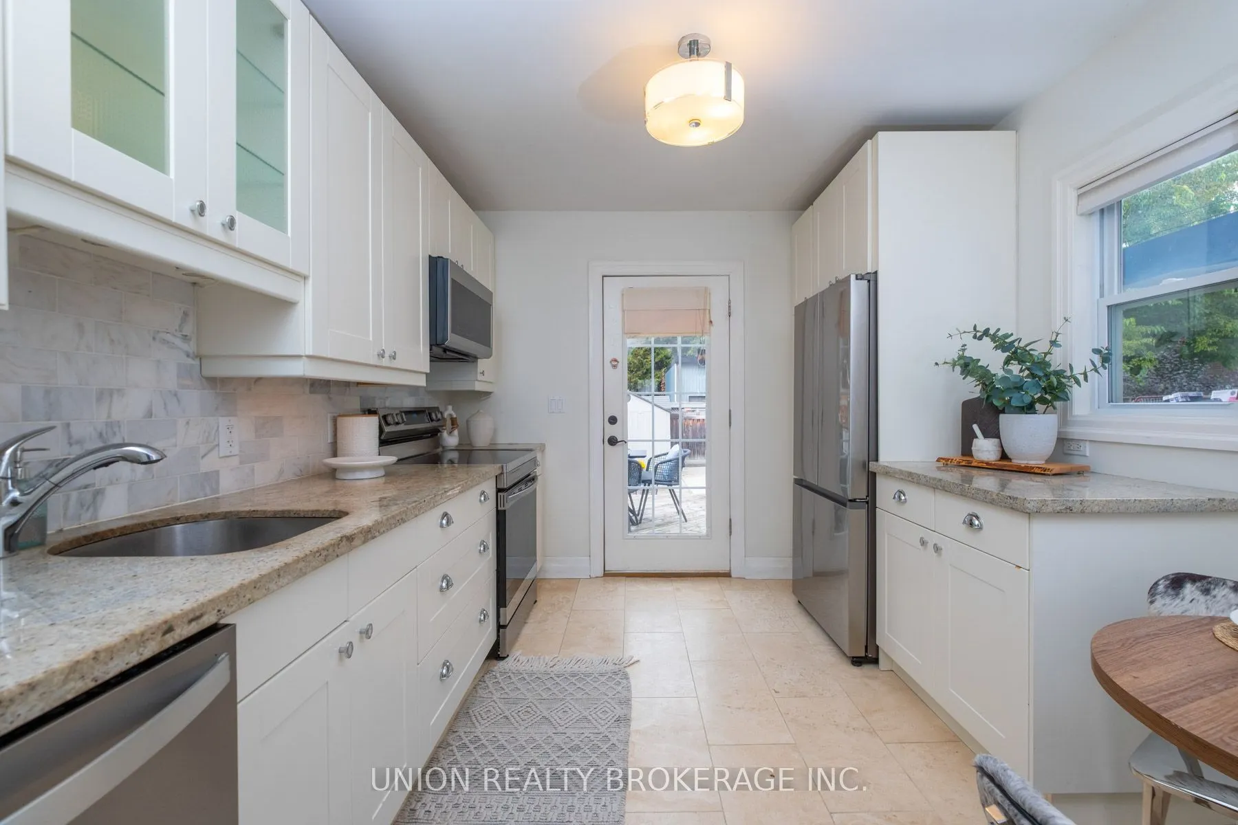 100 Oakvale Avenue