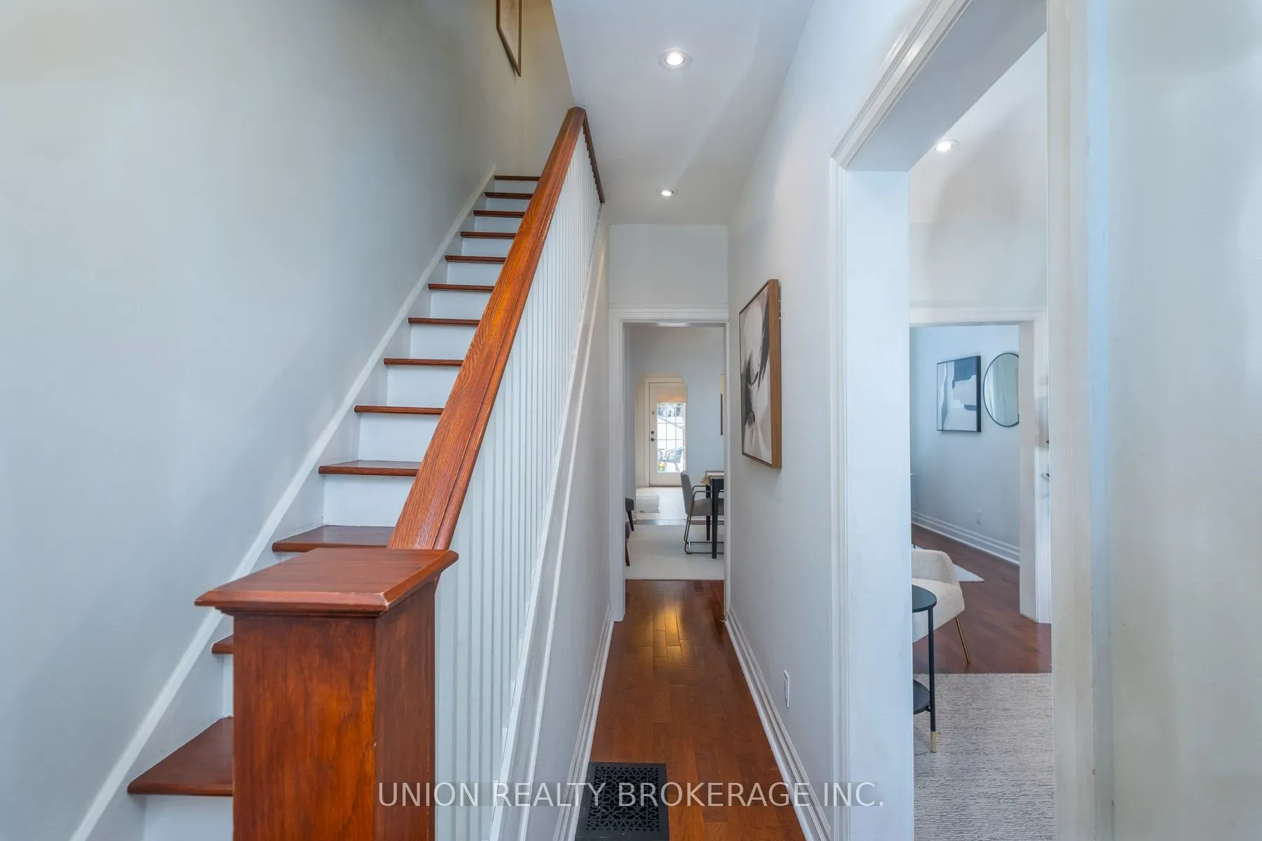 100 Oakvale Avenue