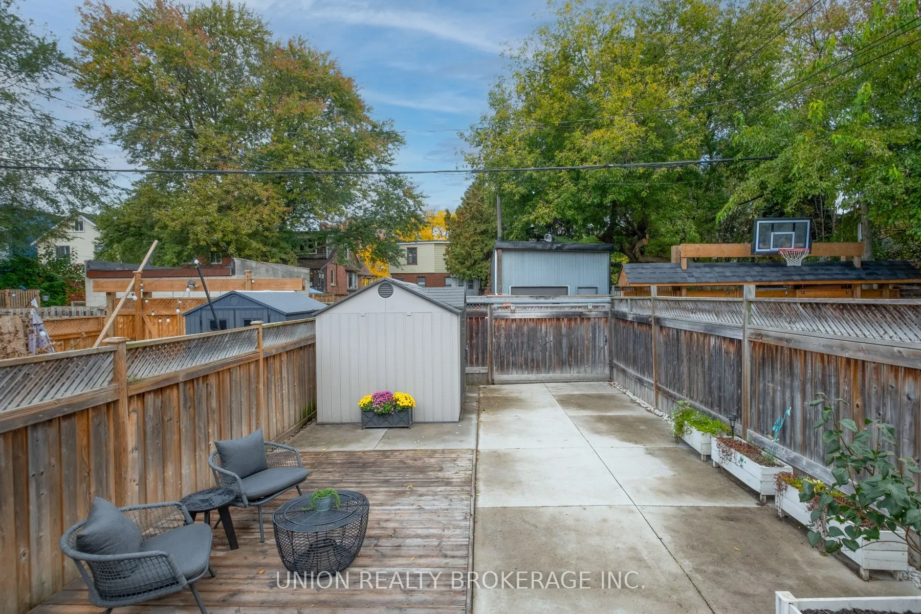 100 Oakvale Avenue