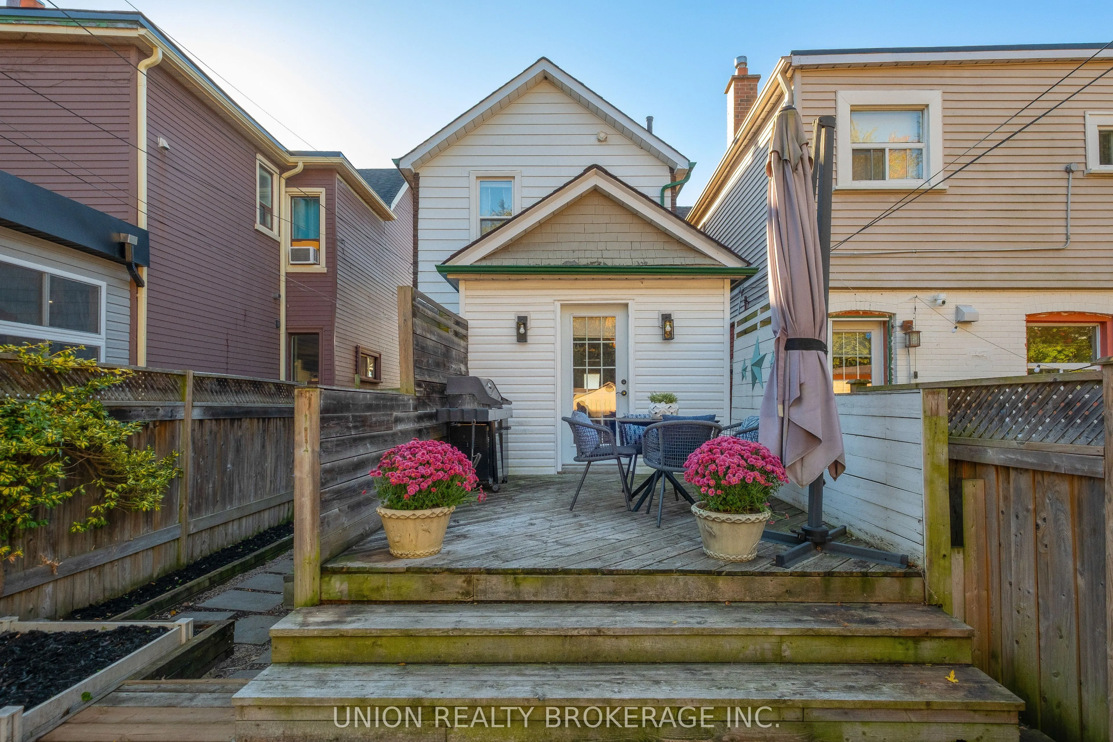 100 Oakvale Avenue