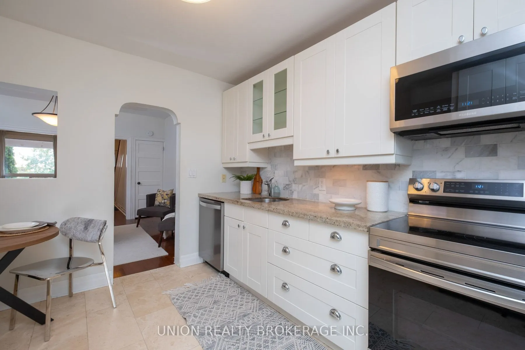 100 Oakvale Avenue
