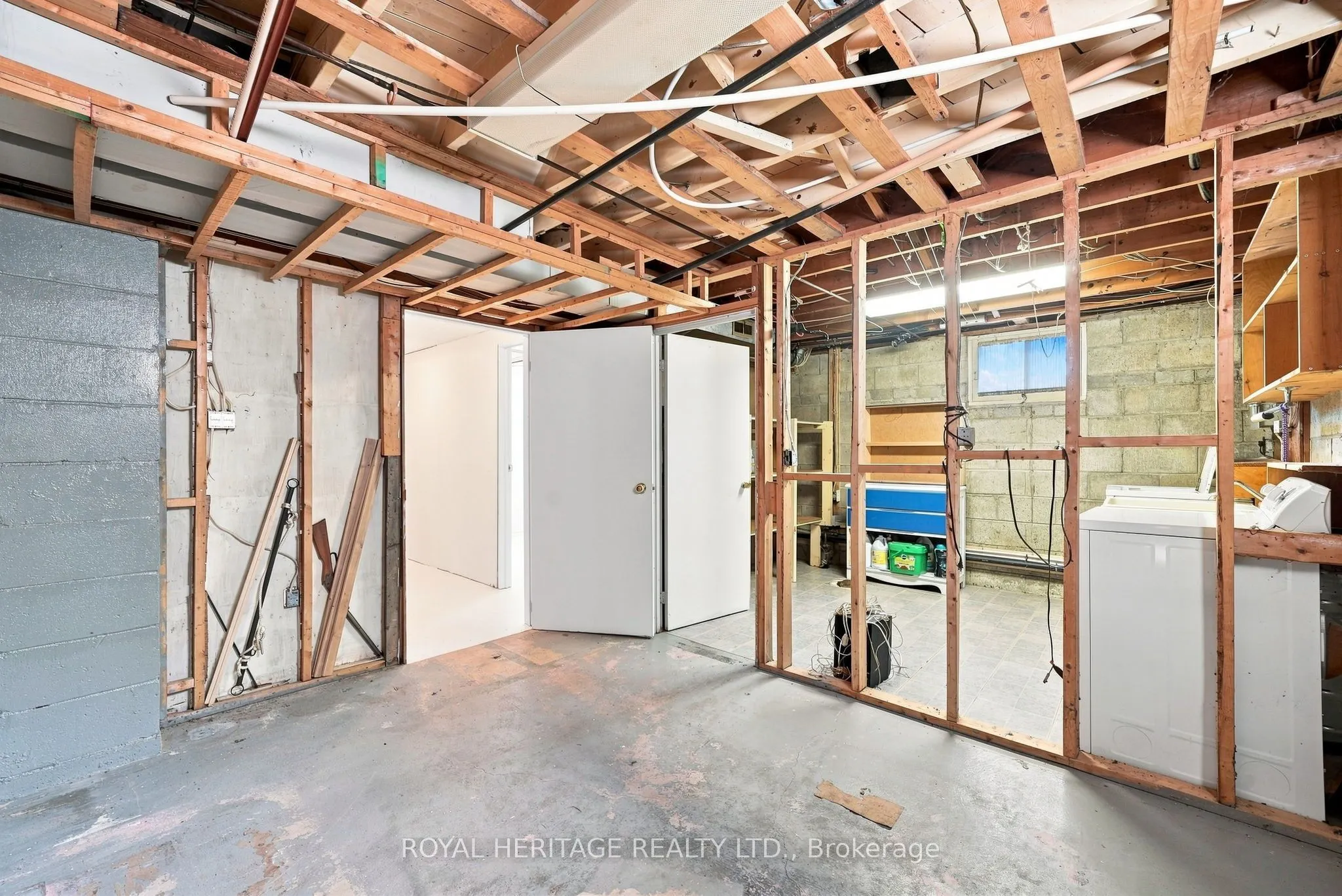 471 Rossland Road E