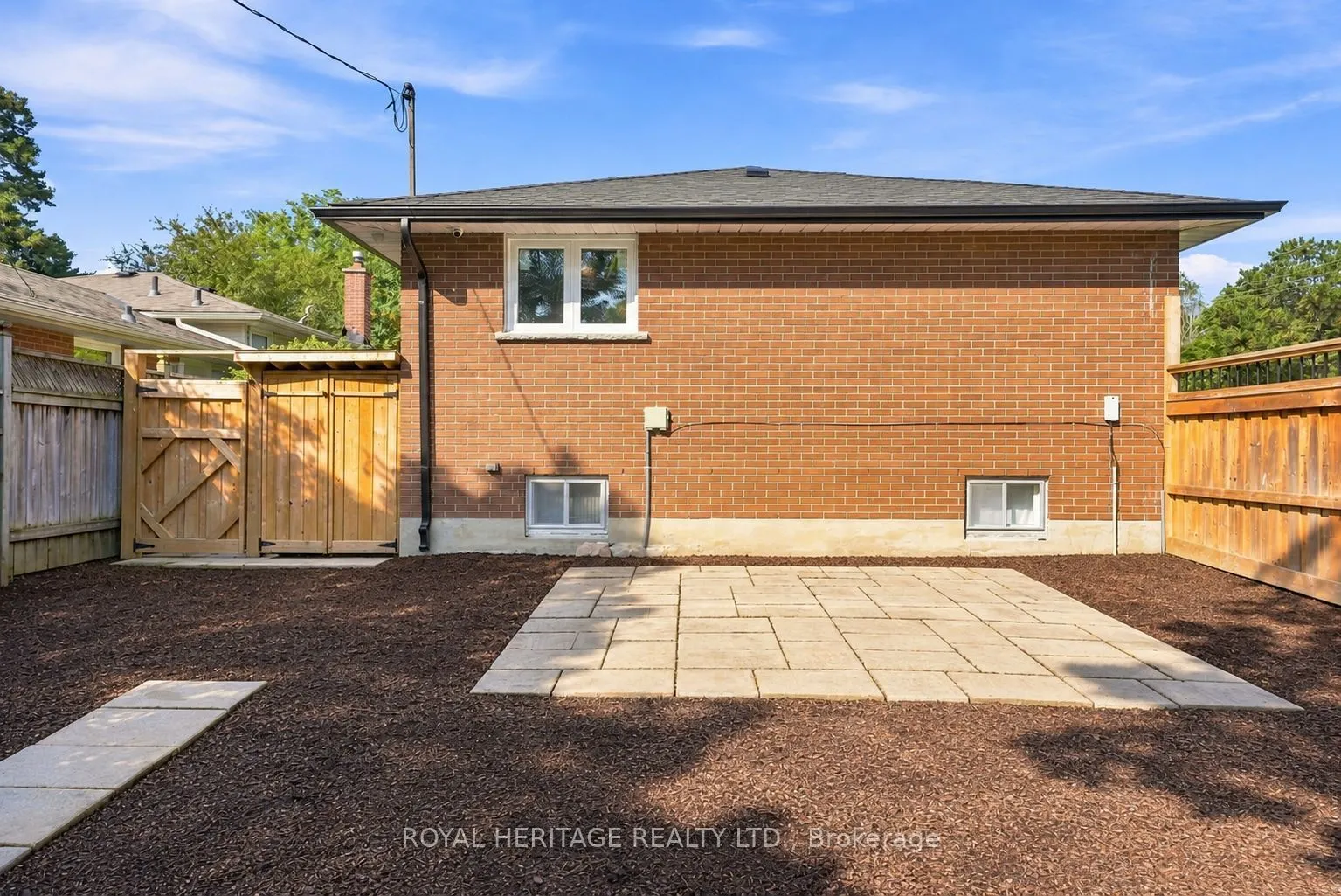 471 Rossland Road E