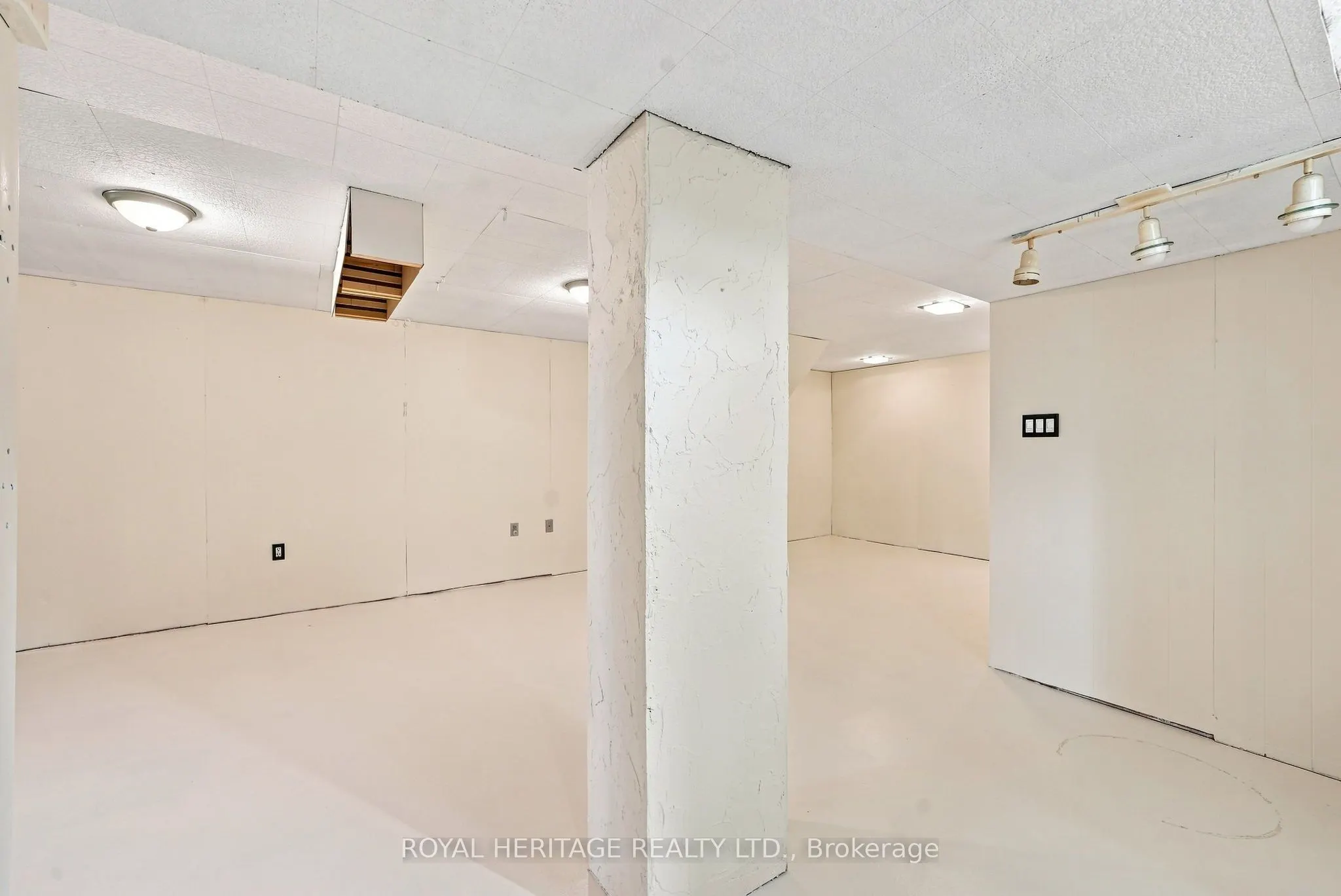 471 Rossland Road E
