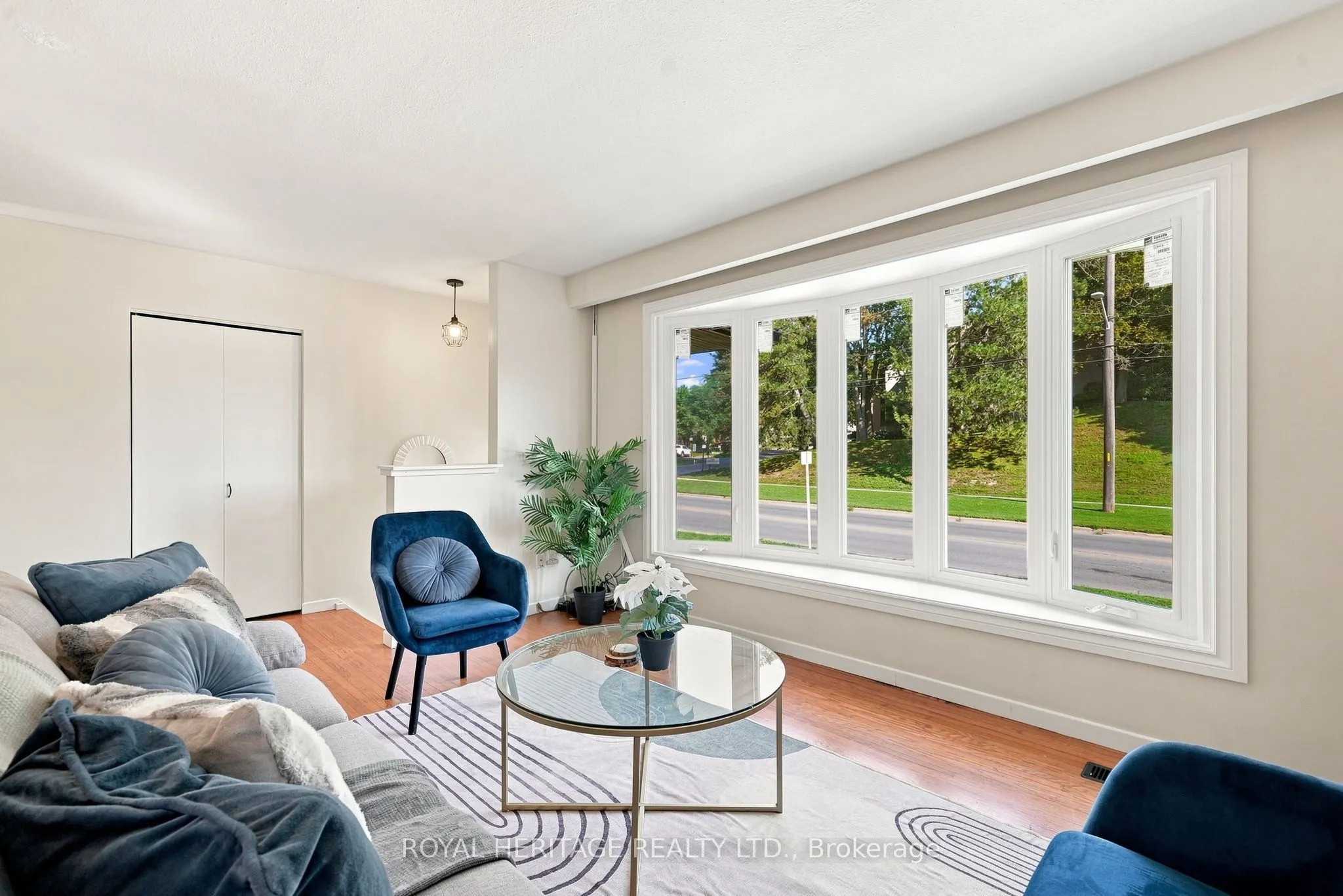 471 Rossland Road E