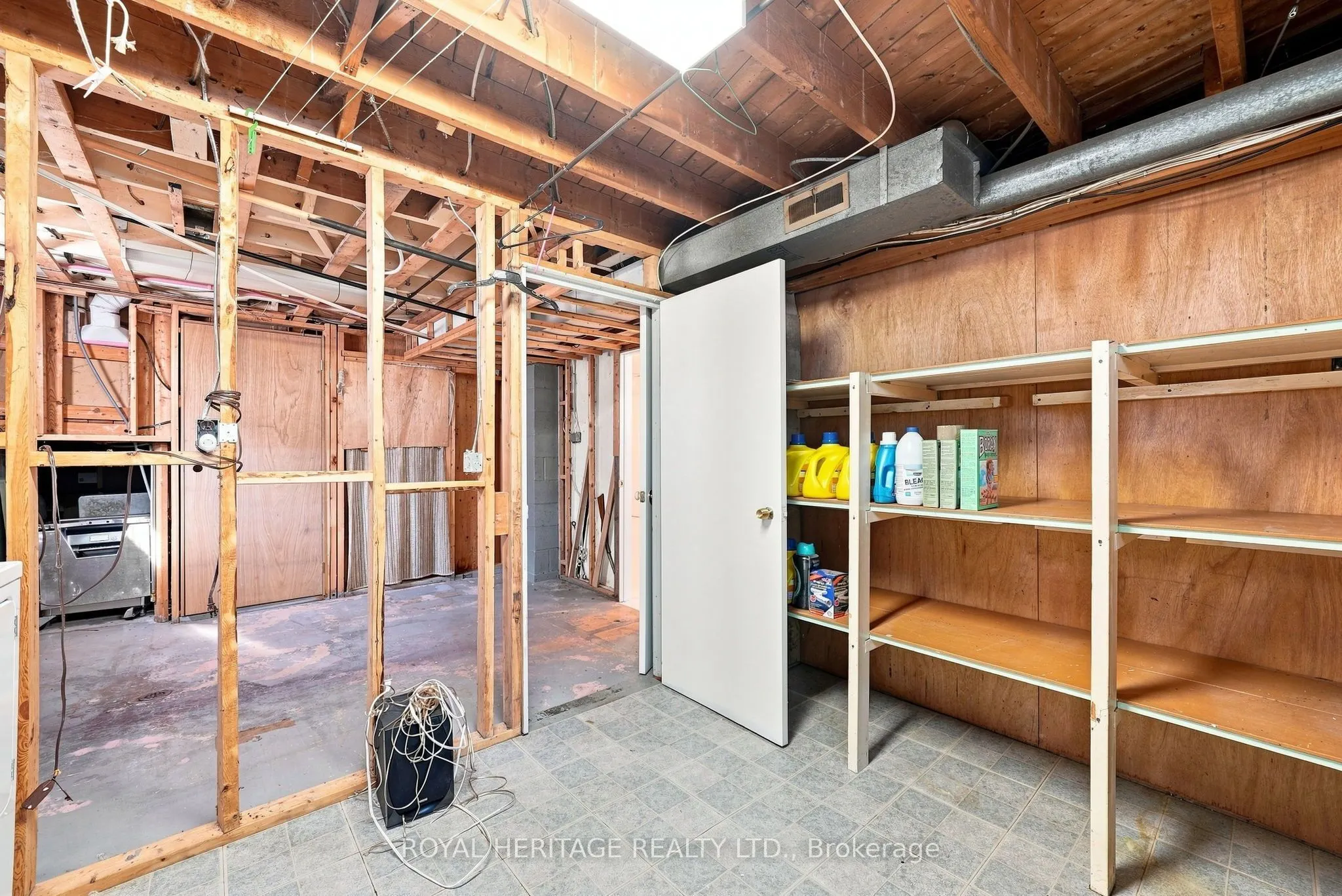 471 Rossland Road E