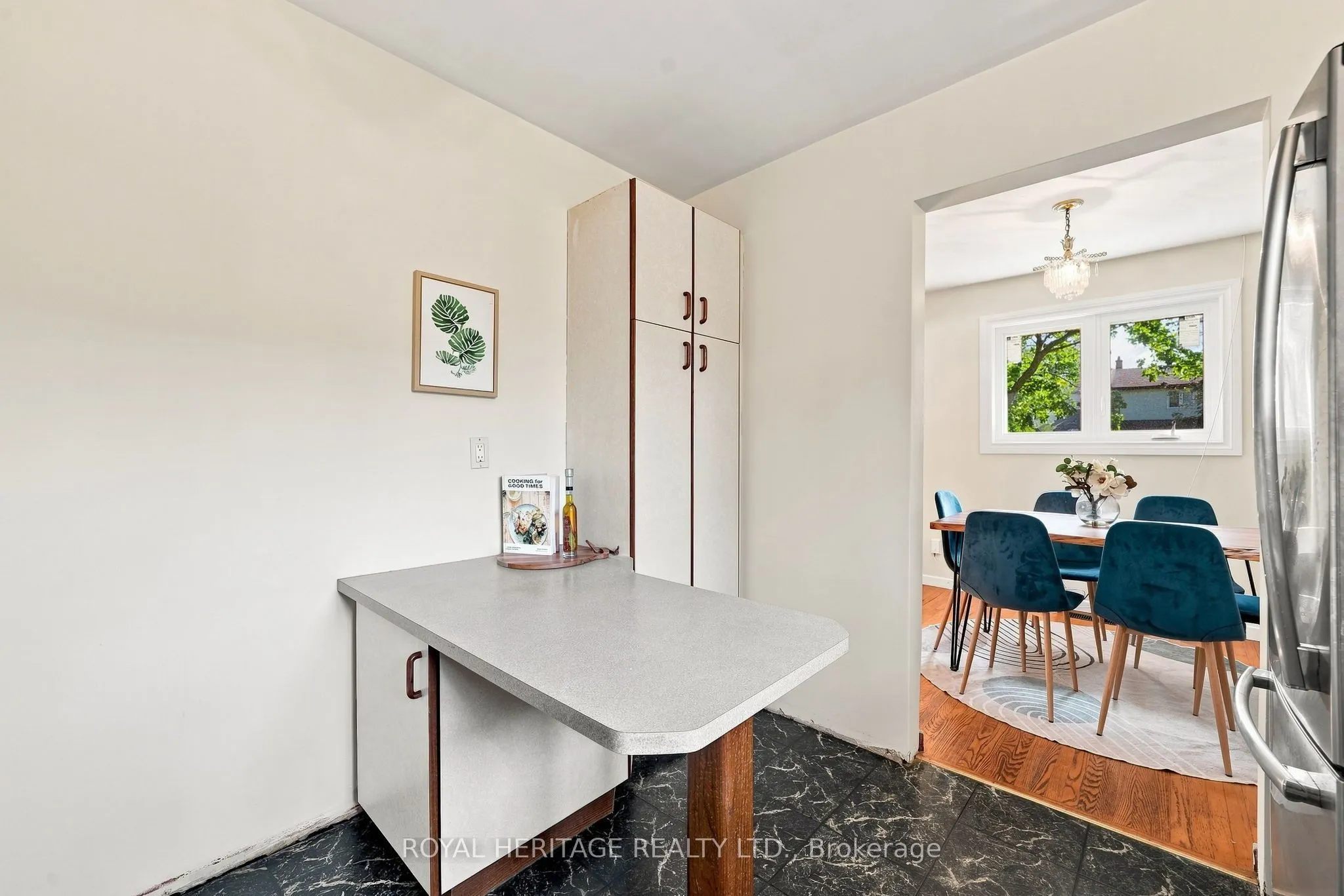 471 Rossland Road E