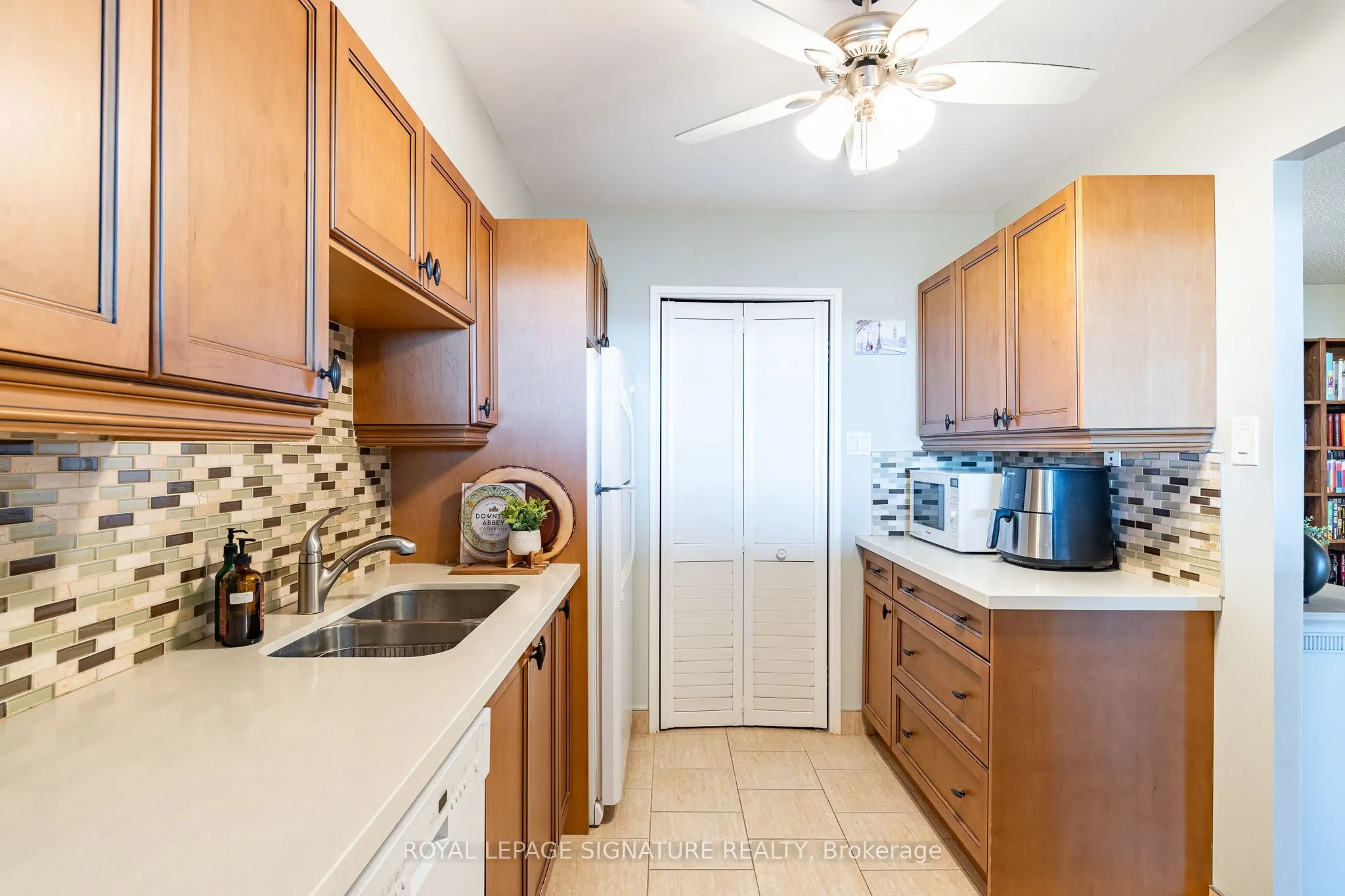 1880 Valley Farm Road #723
