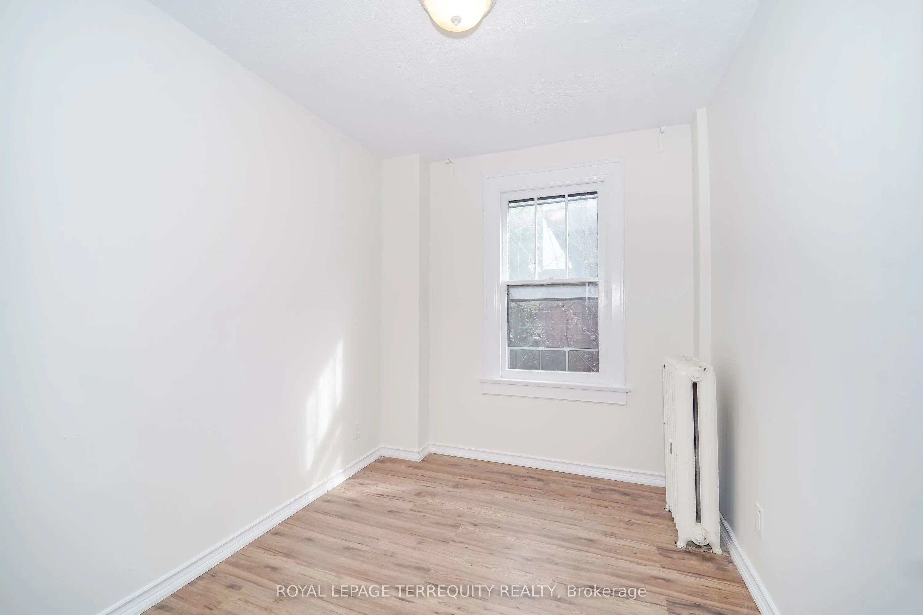 8 Thorncliffe Avenue #6