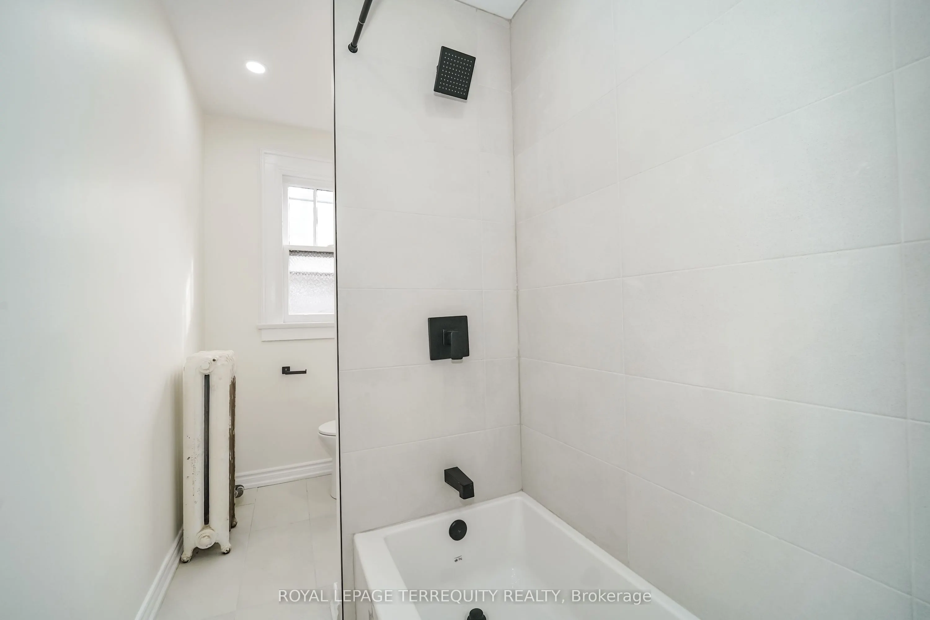 8 Thorncliffe Avenue #6
