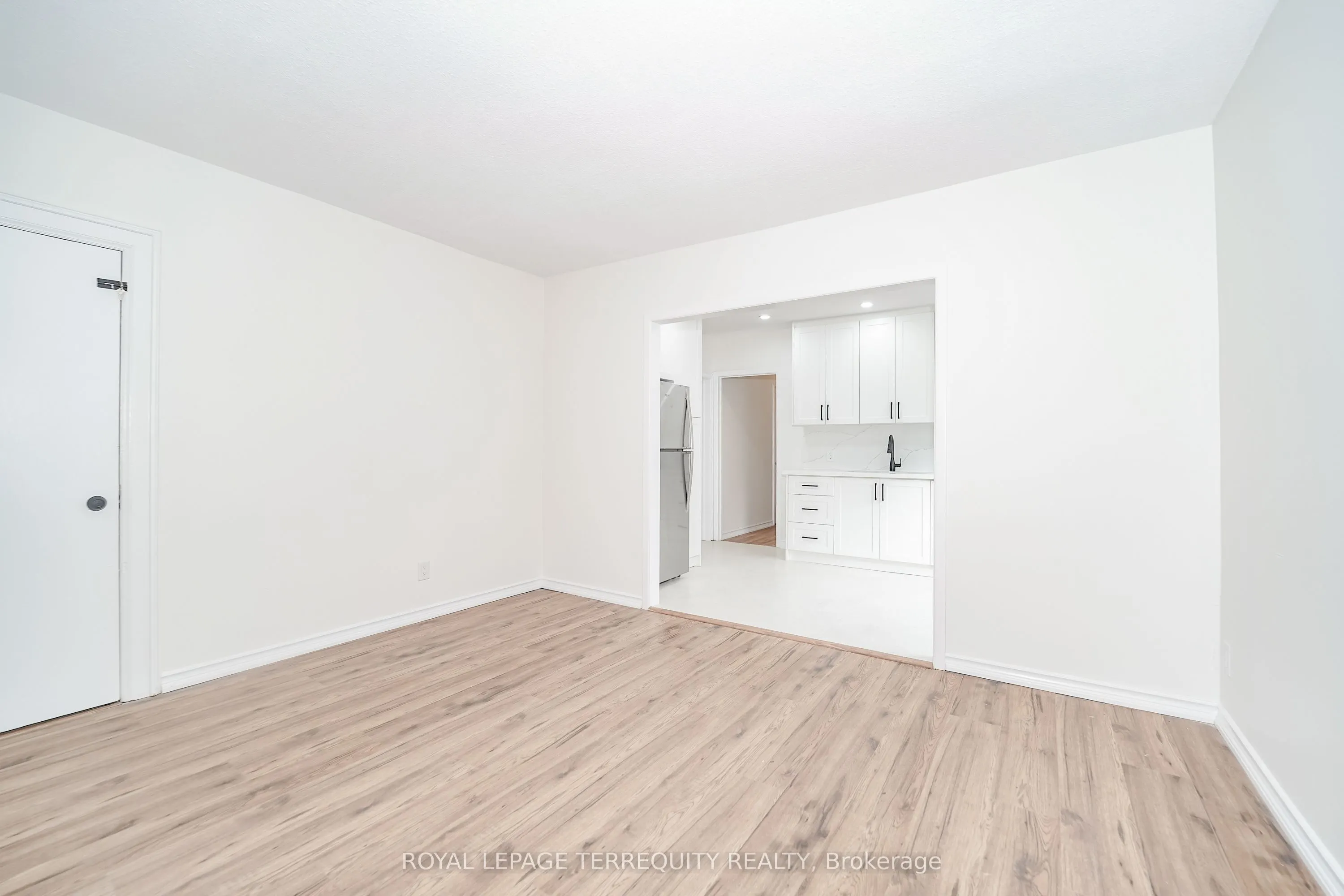 8 Thorncliffe Avenue #6