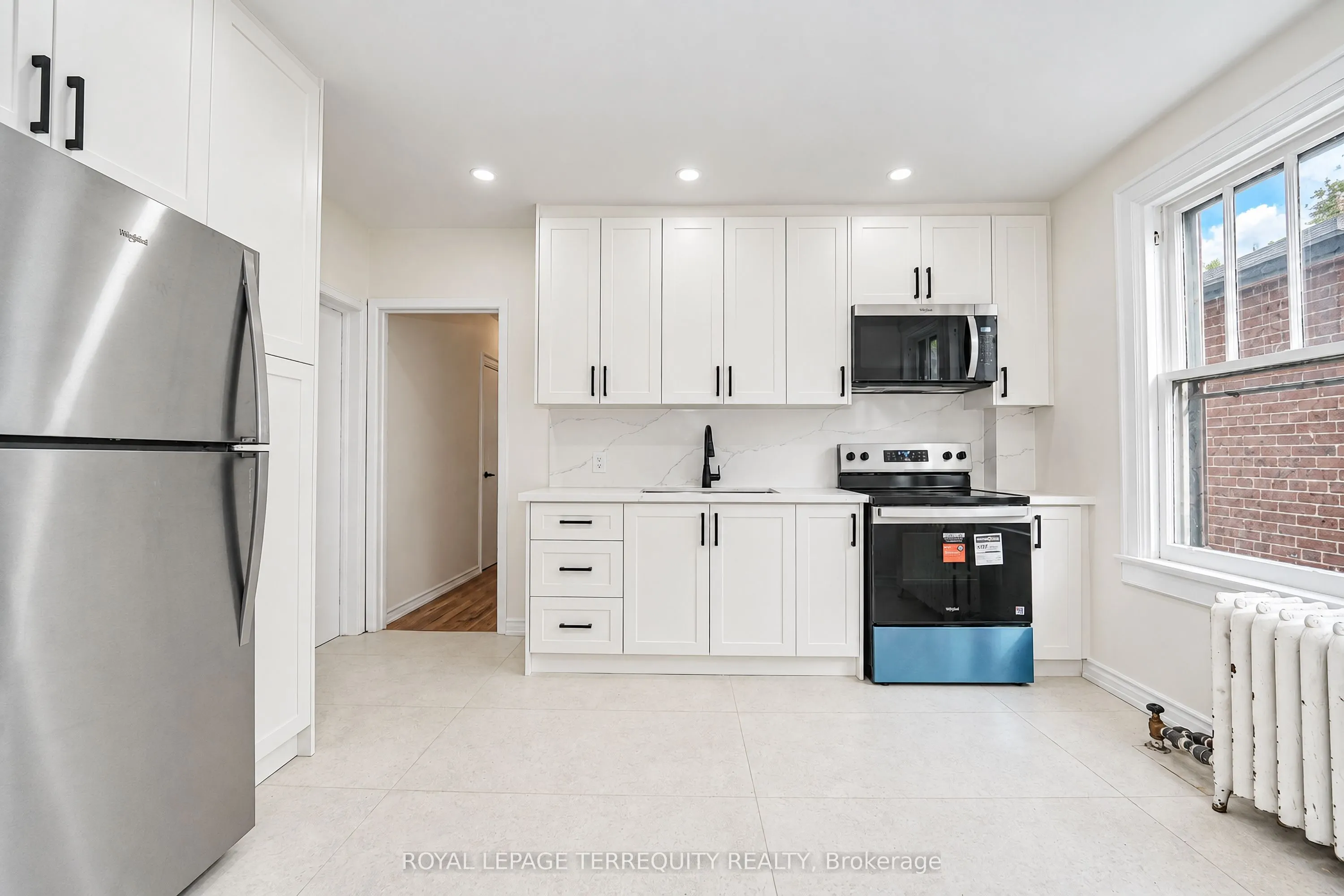 8 Thorncliffe Avenue #6