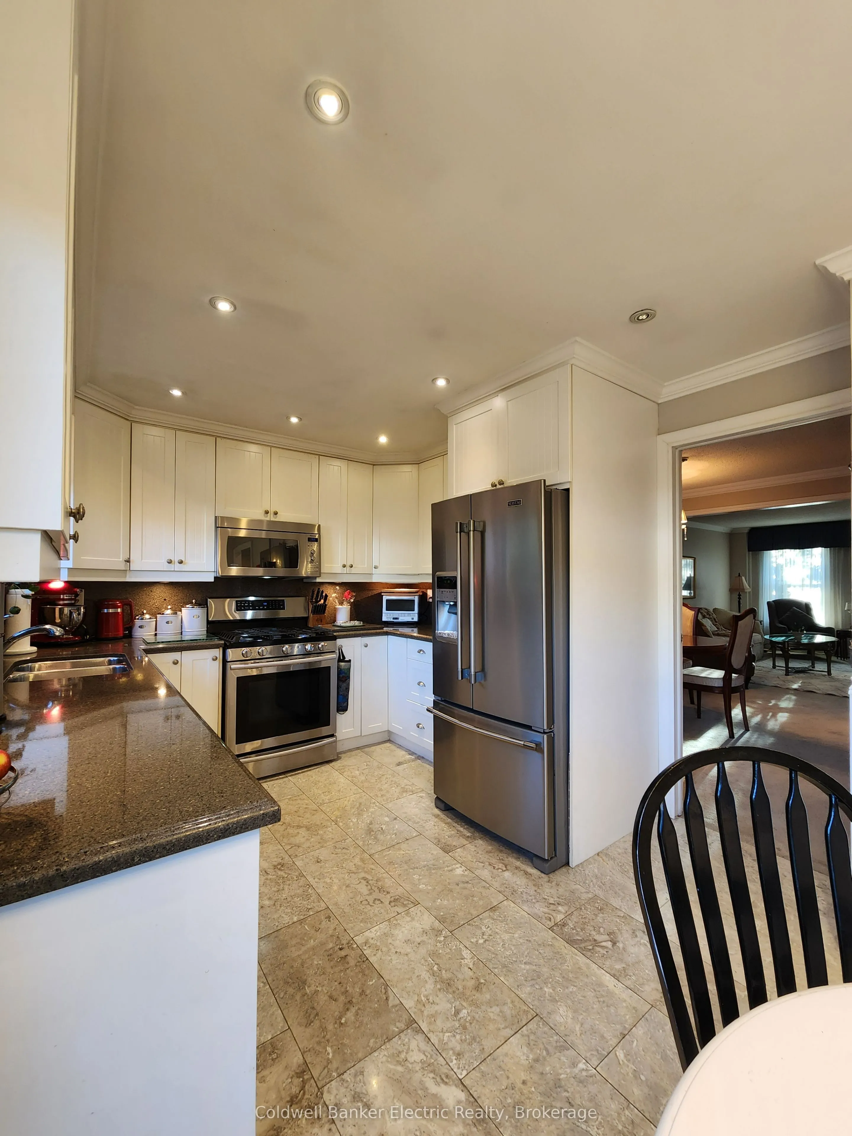 1007 Moorelands Crescent