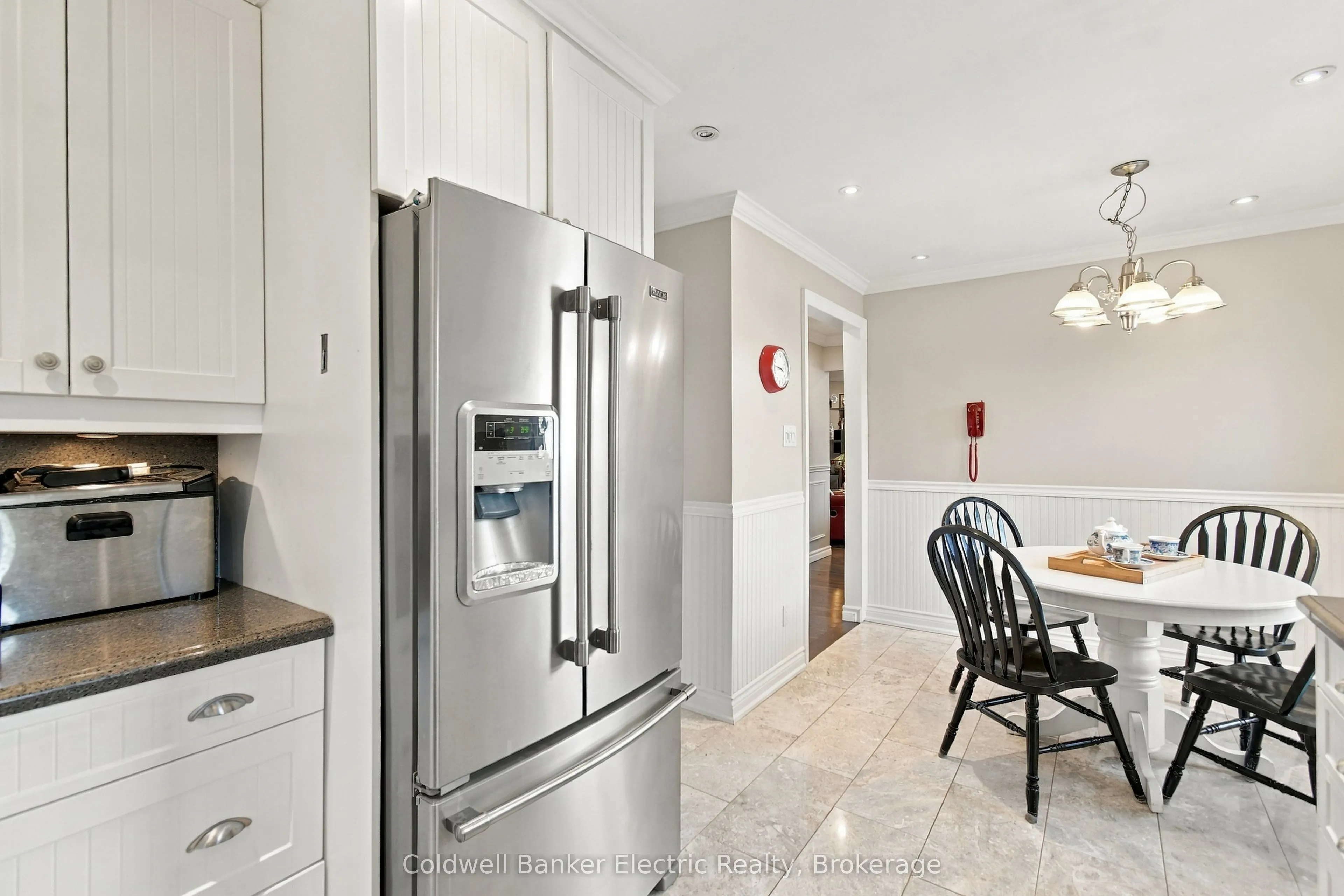 1007 Moorelands Crescent