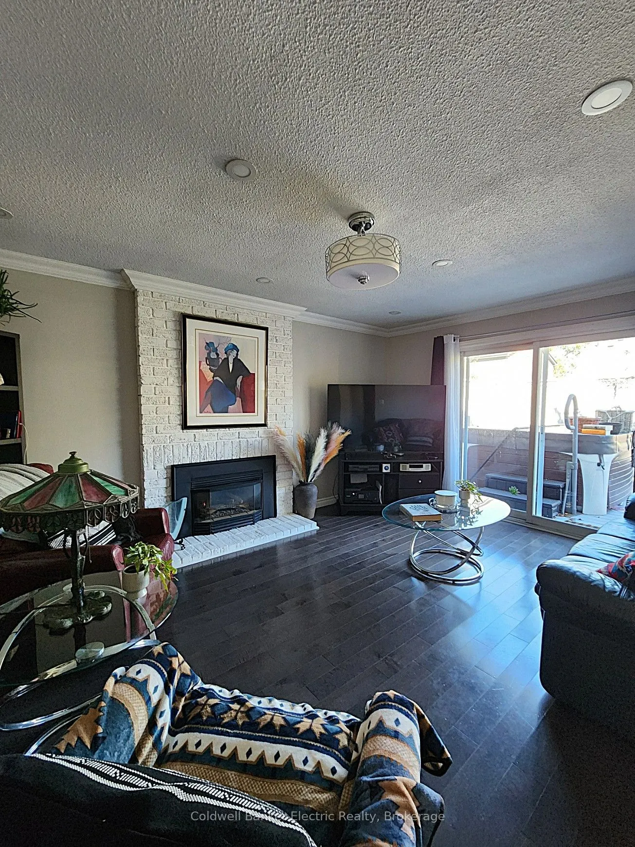 1007 Moorelands Crescent