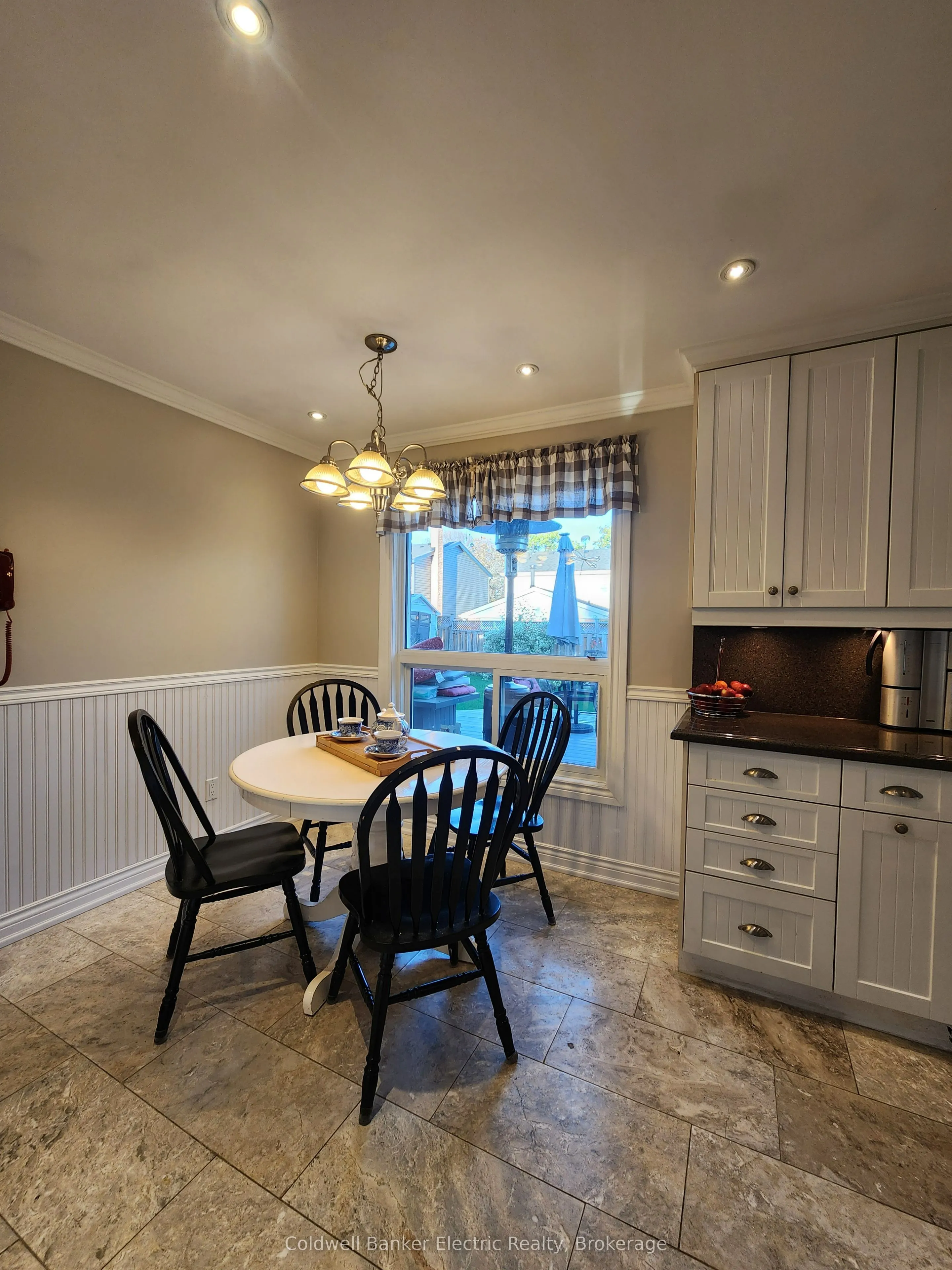 1007 Moorelands Crescent