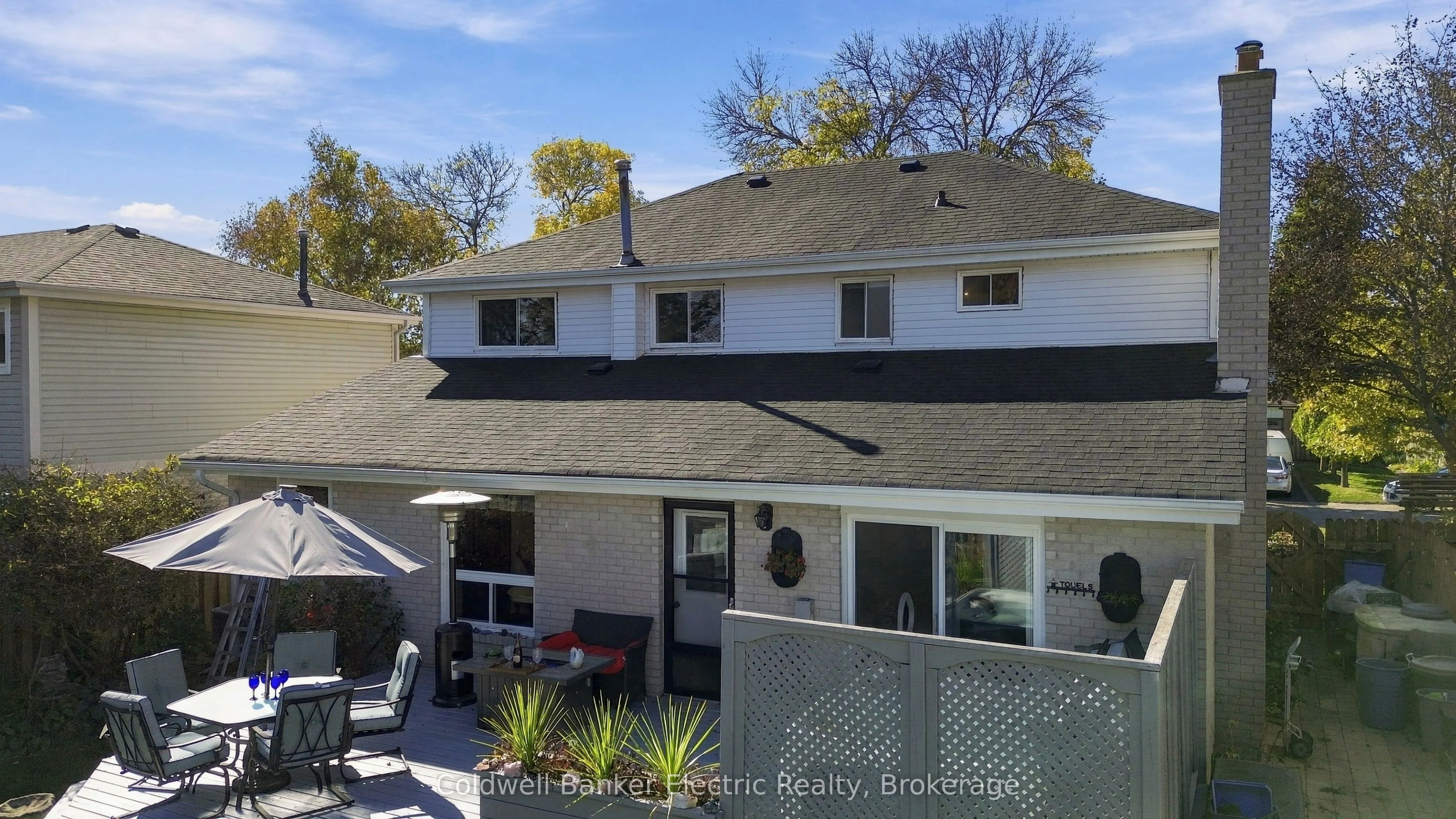 1007 Moorelands Crescent