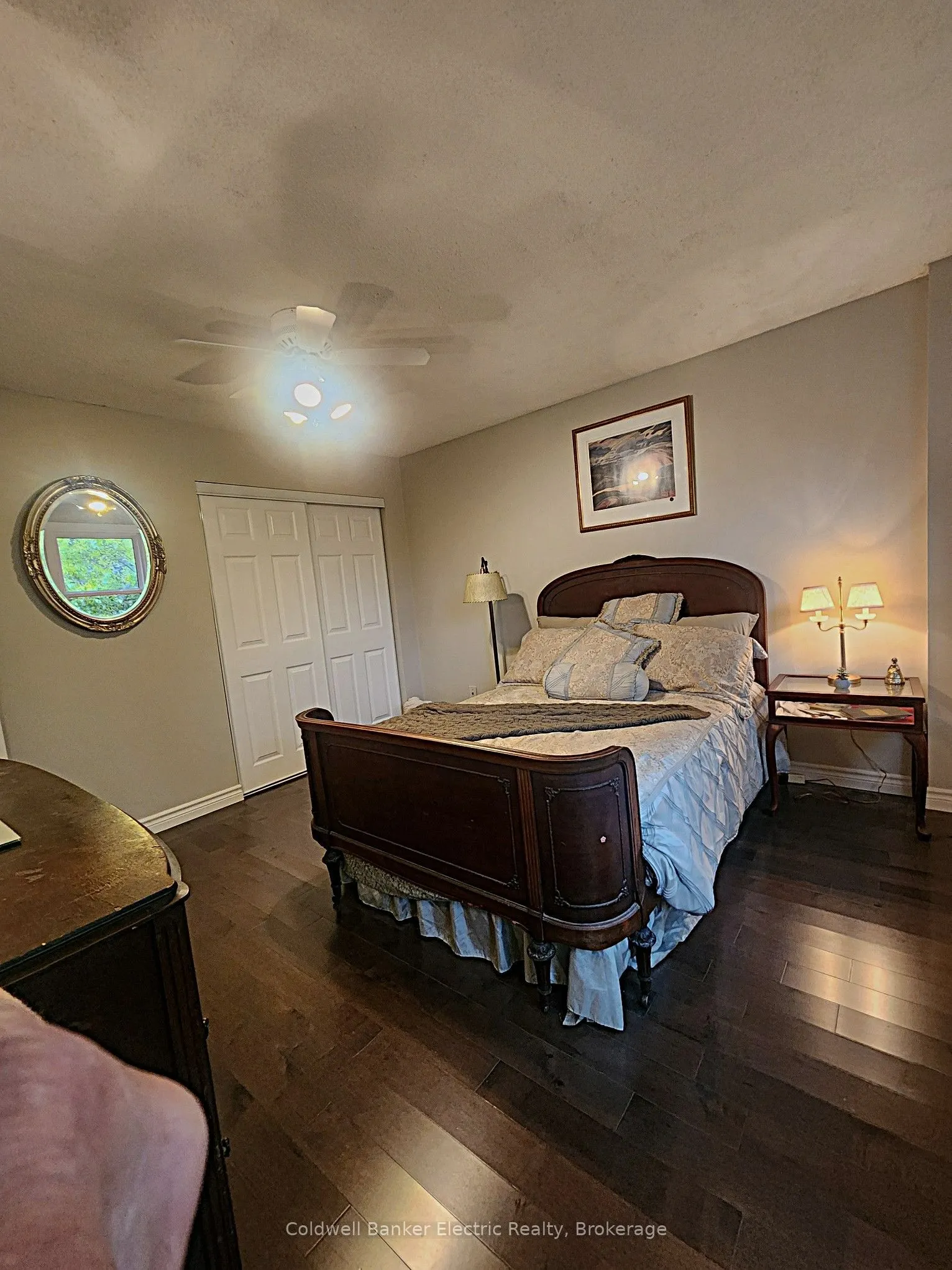 1007 Moorelands Crescent