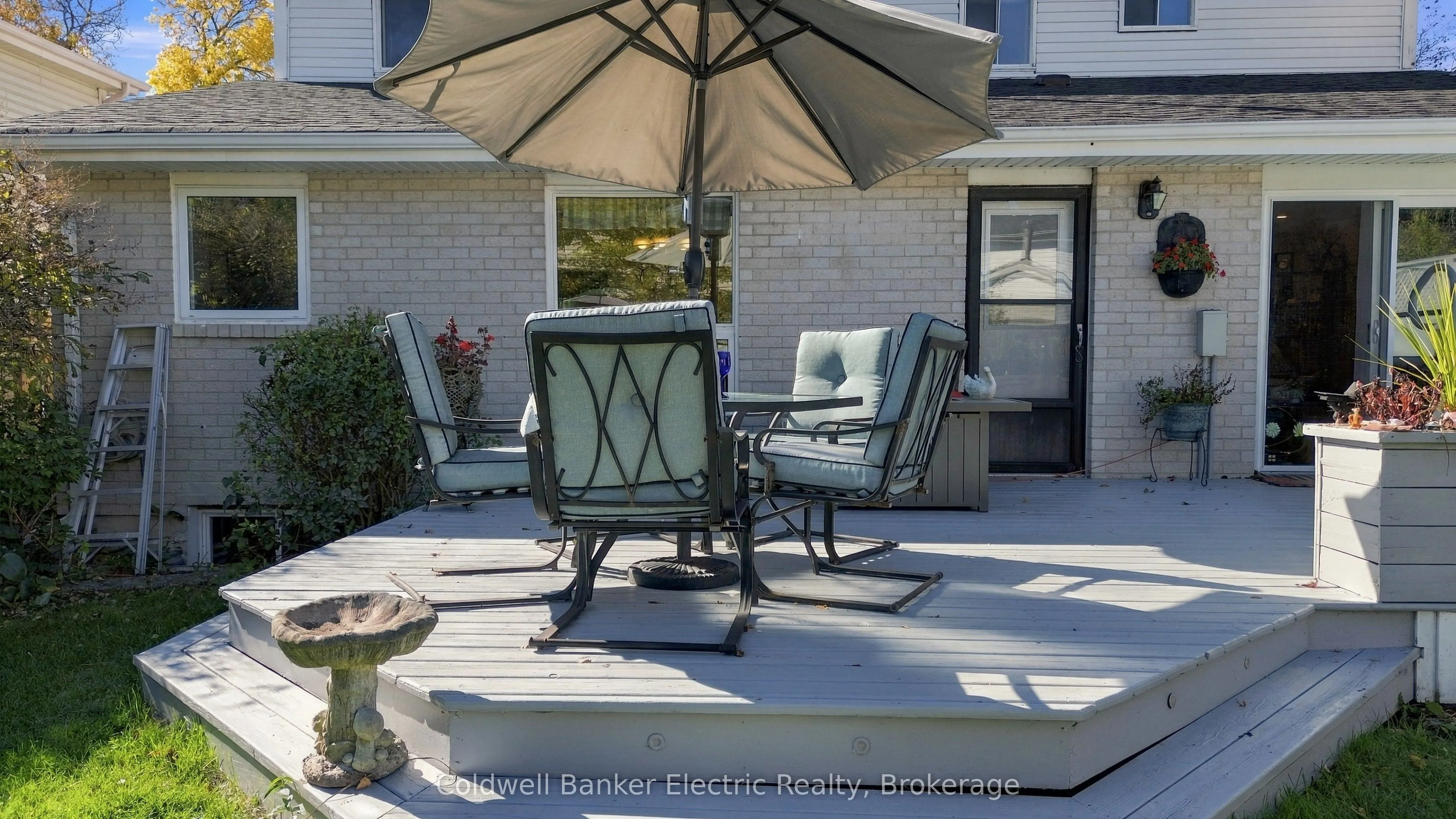1007 Moorelands Crescent