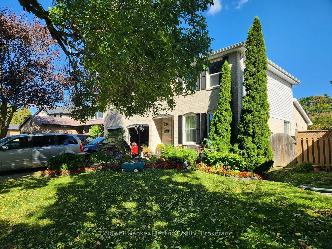1007 Moorelands Crescent