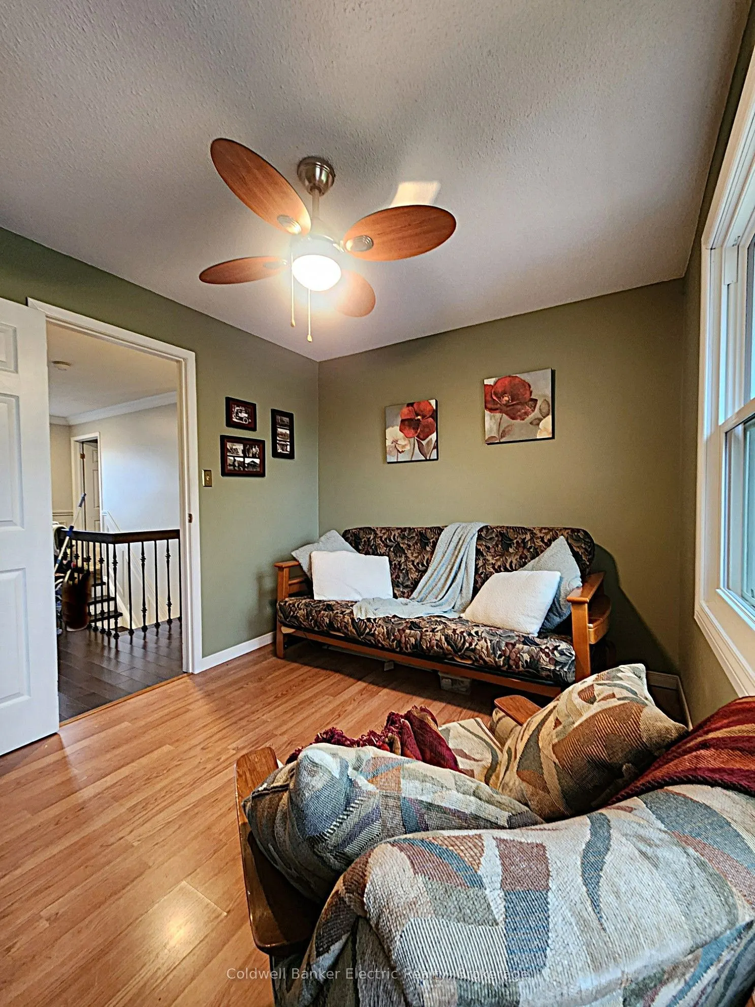 1007 Moorelands Crescent