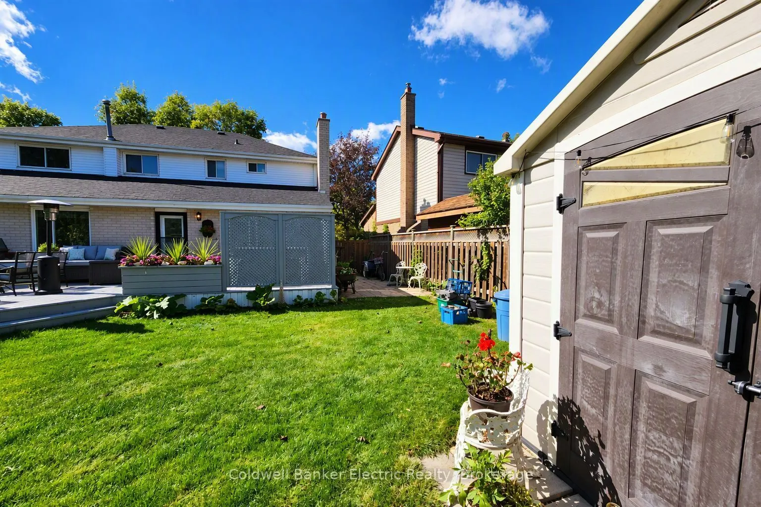 1007 Moorelands Crescent