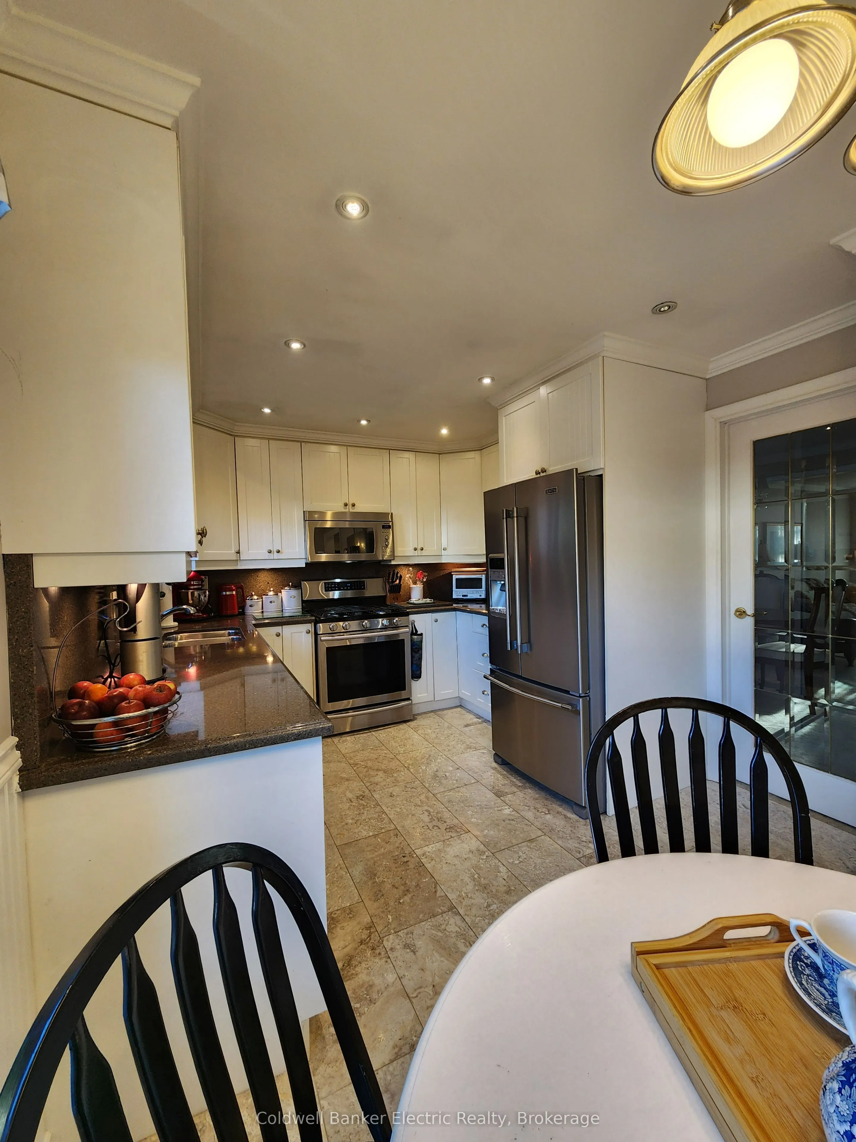 1007 Moorelands Crescent