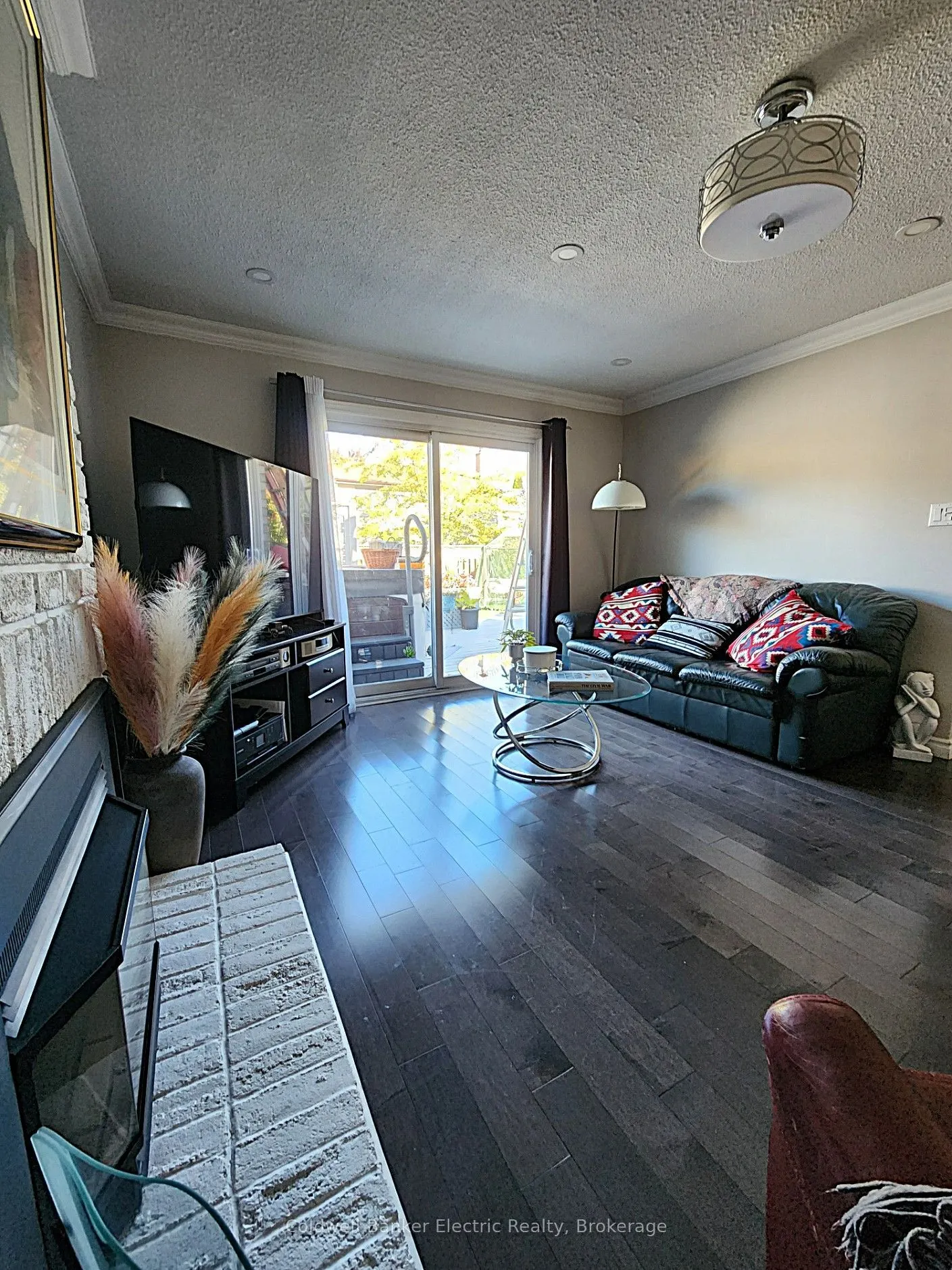 1007 Moorelands Crescent