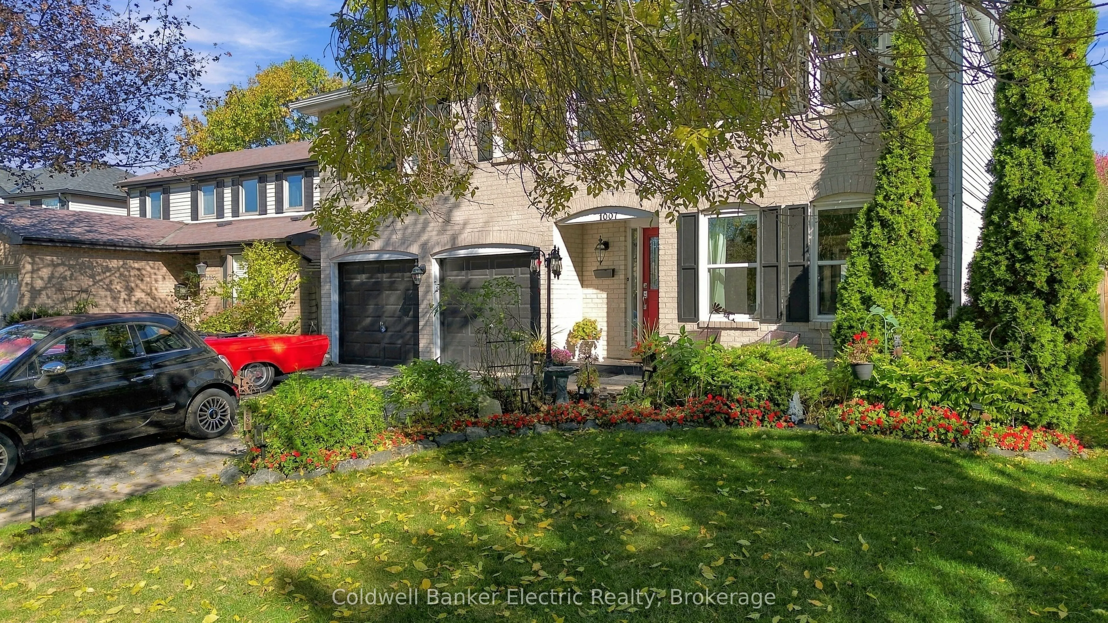1007 Moorelands Crescent