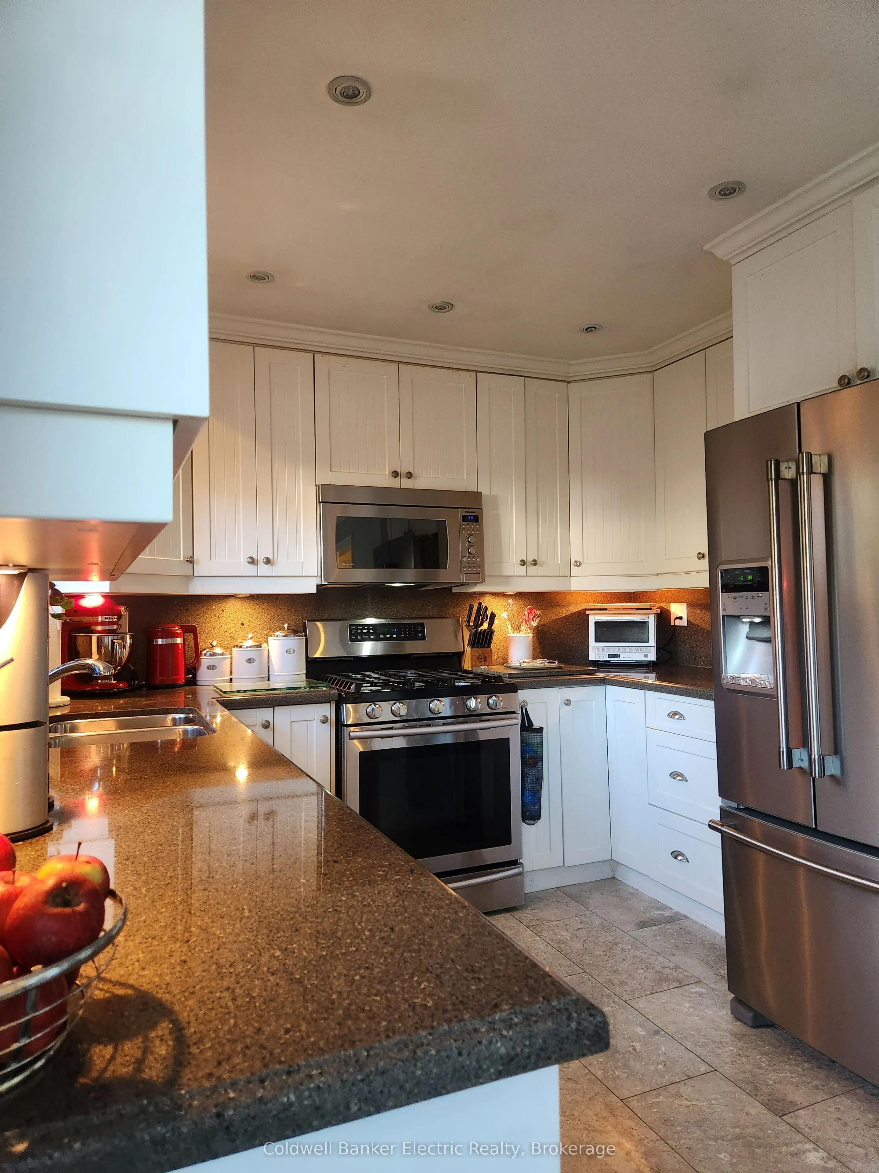 1007 Moorelands Crescent