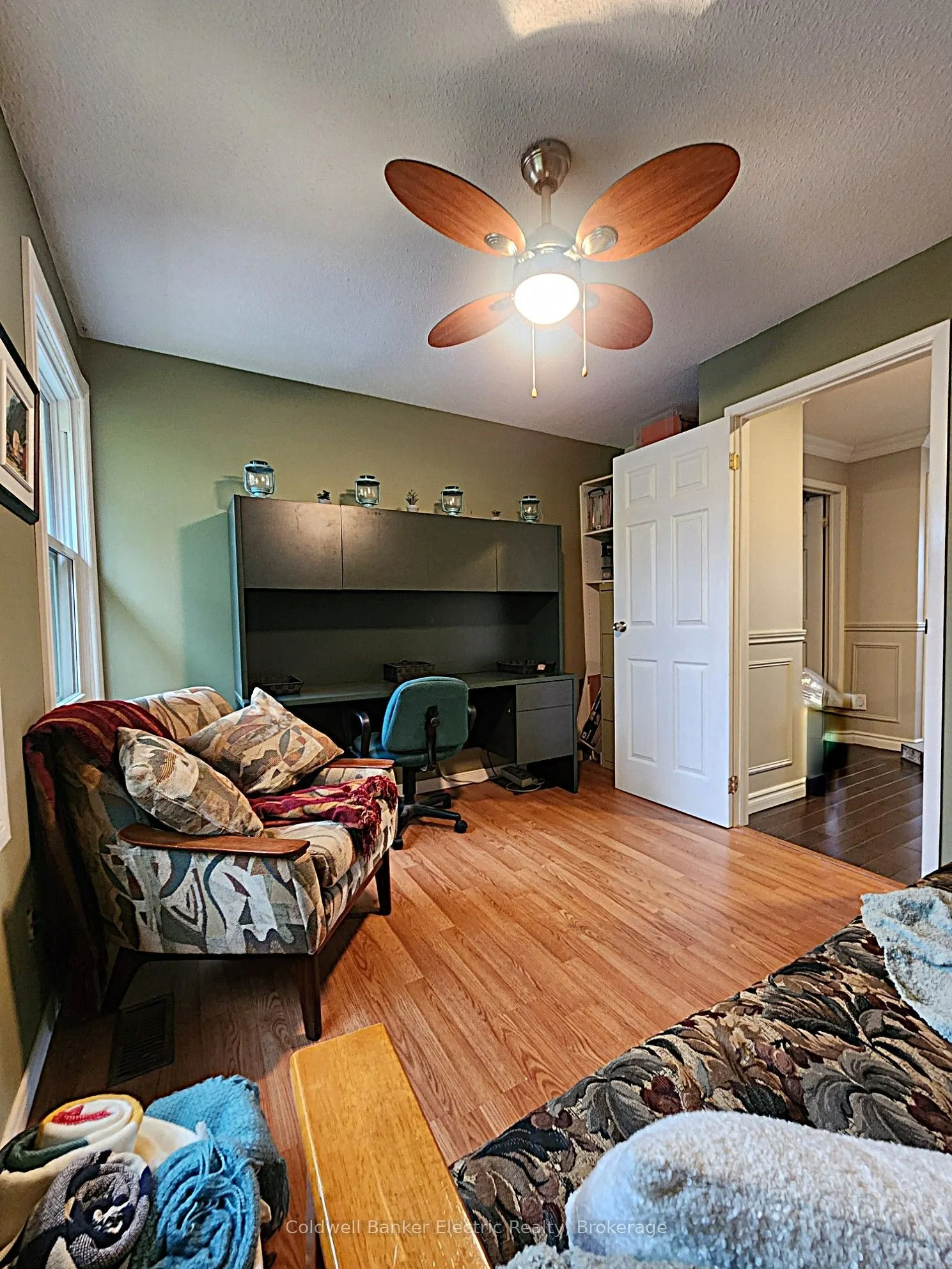 1007 Moorelands Crescent