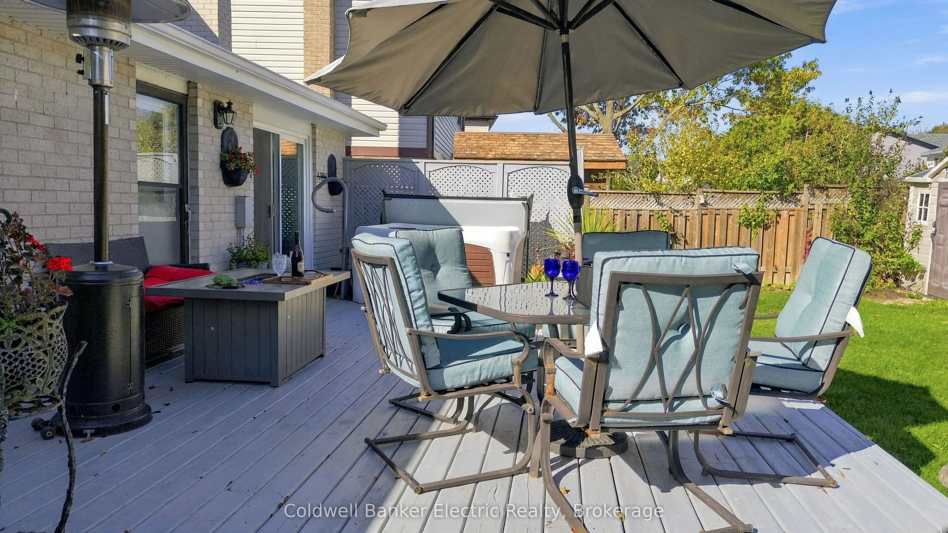 1007 Moorelands Crescent