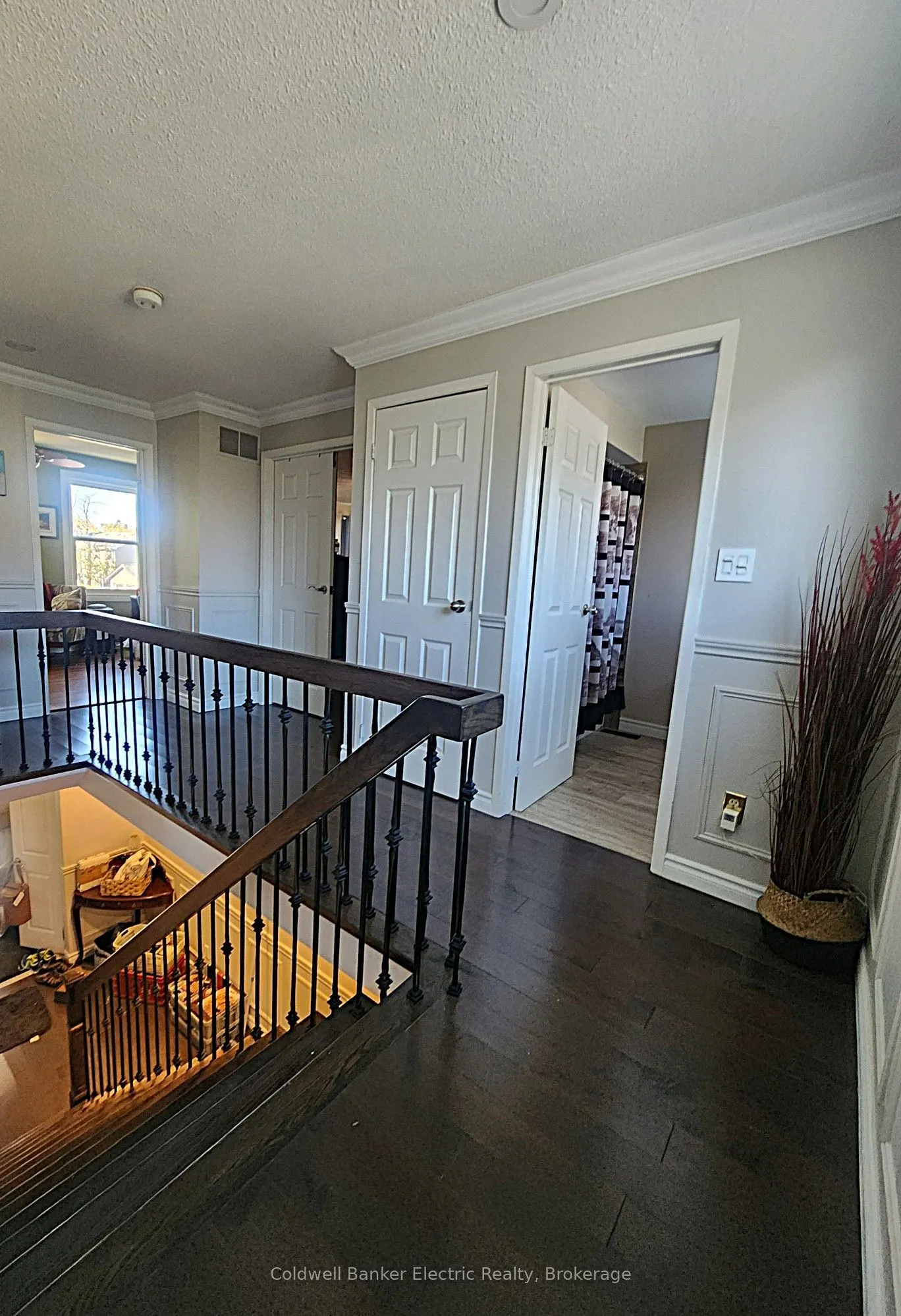 1007 Moorelands Crescent