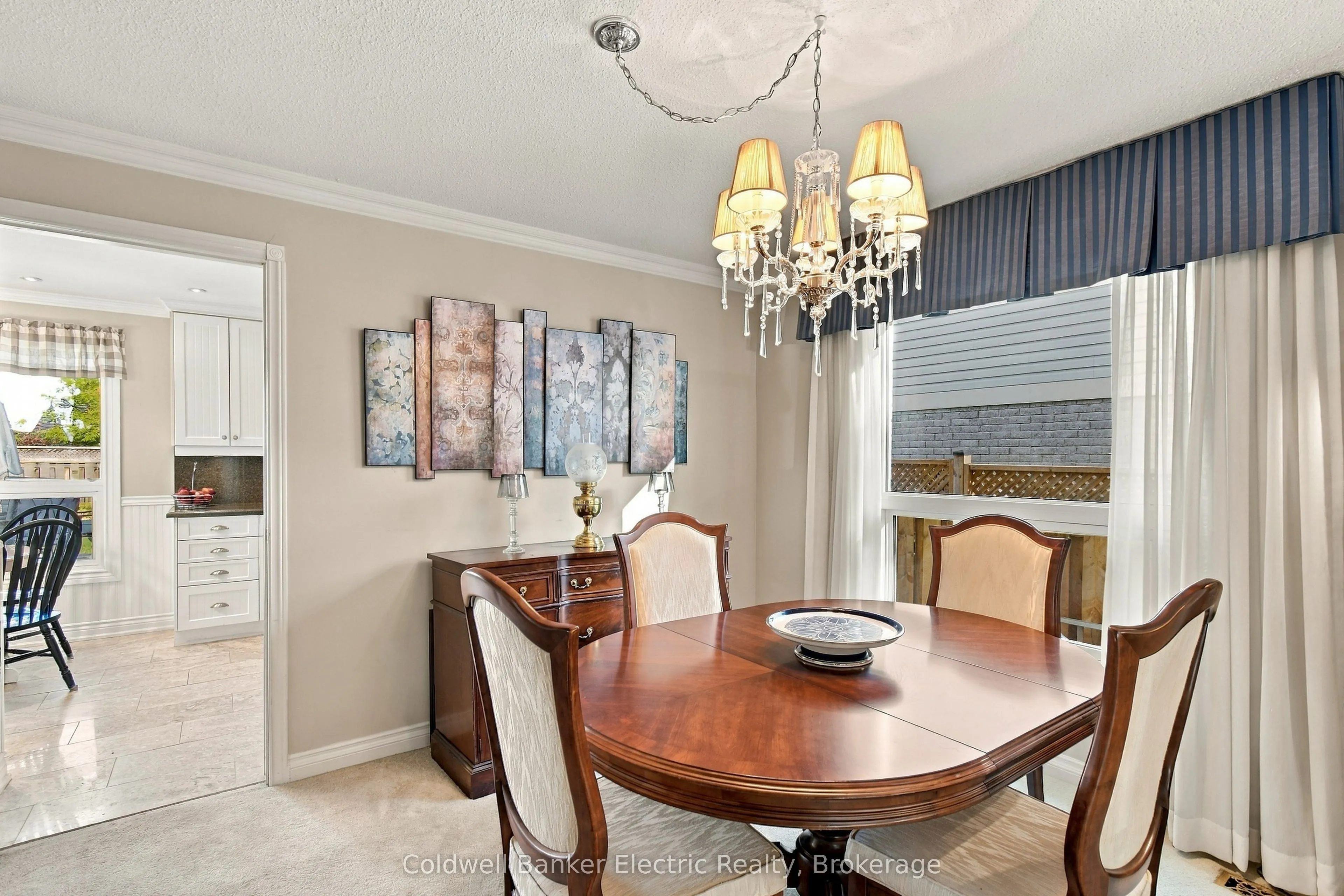 1007 Moorelands Crescent
