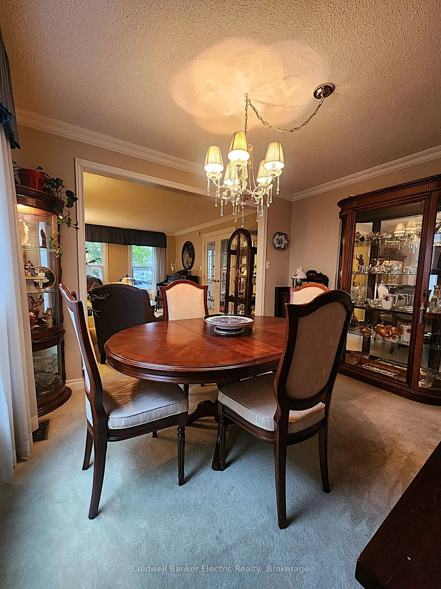 1007 Moorelands Crescent