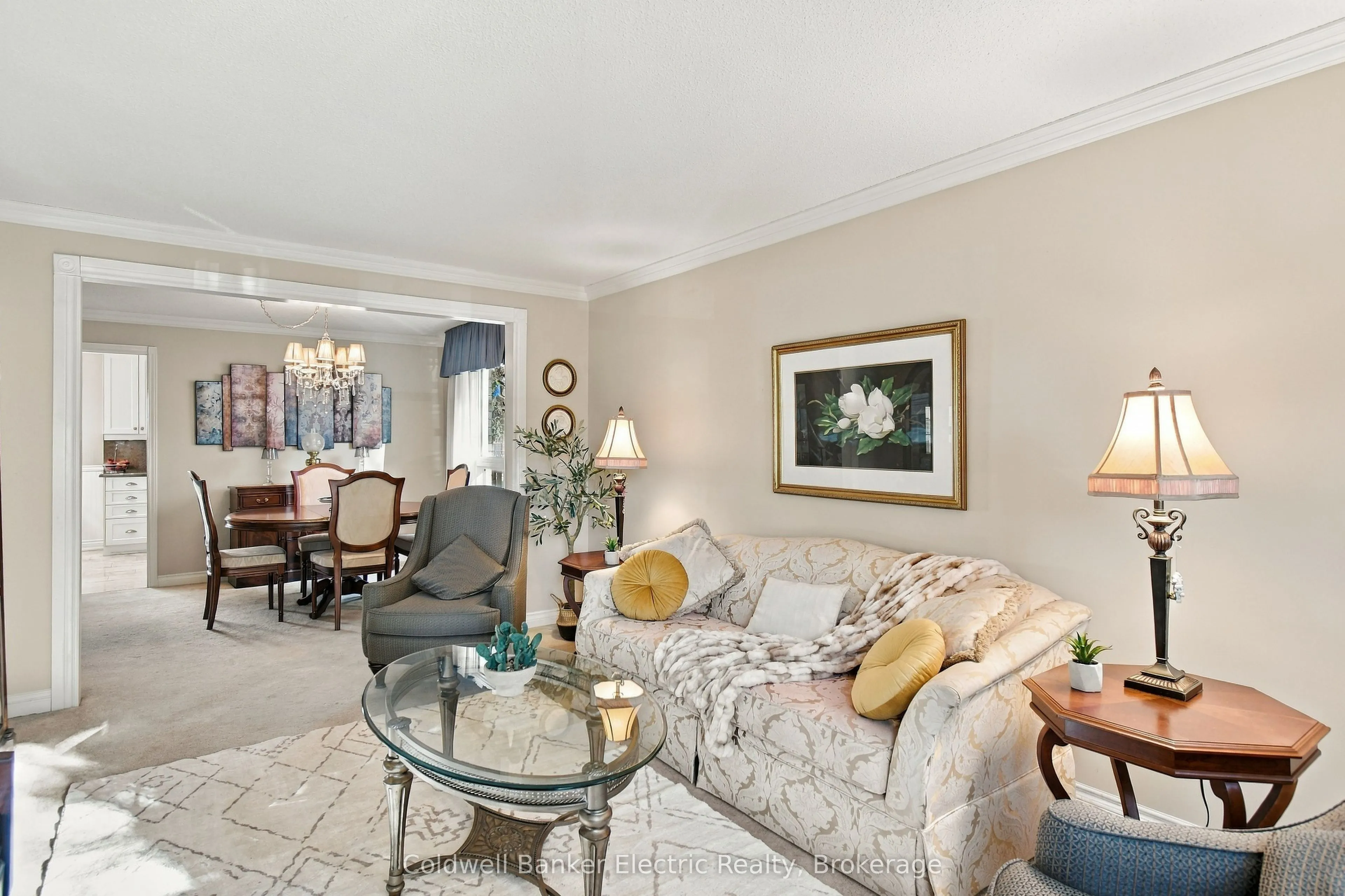 1007 Moorelands Crescent